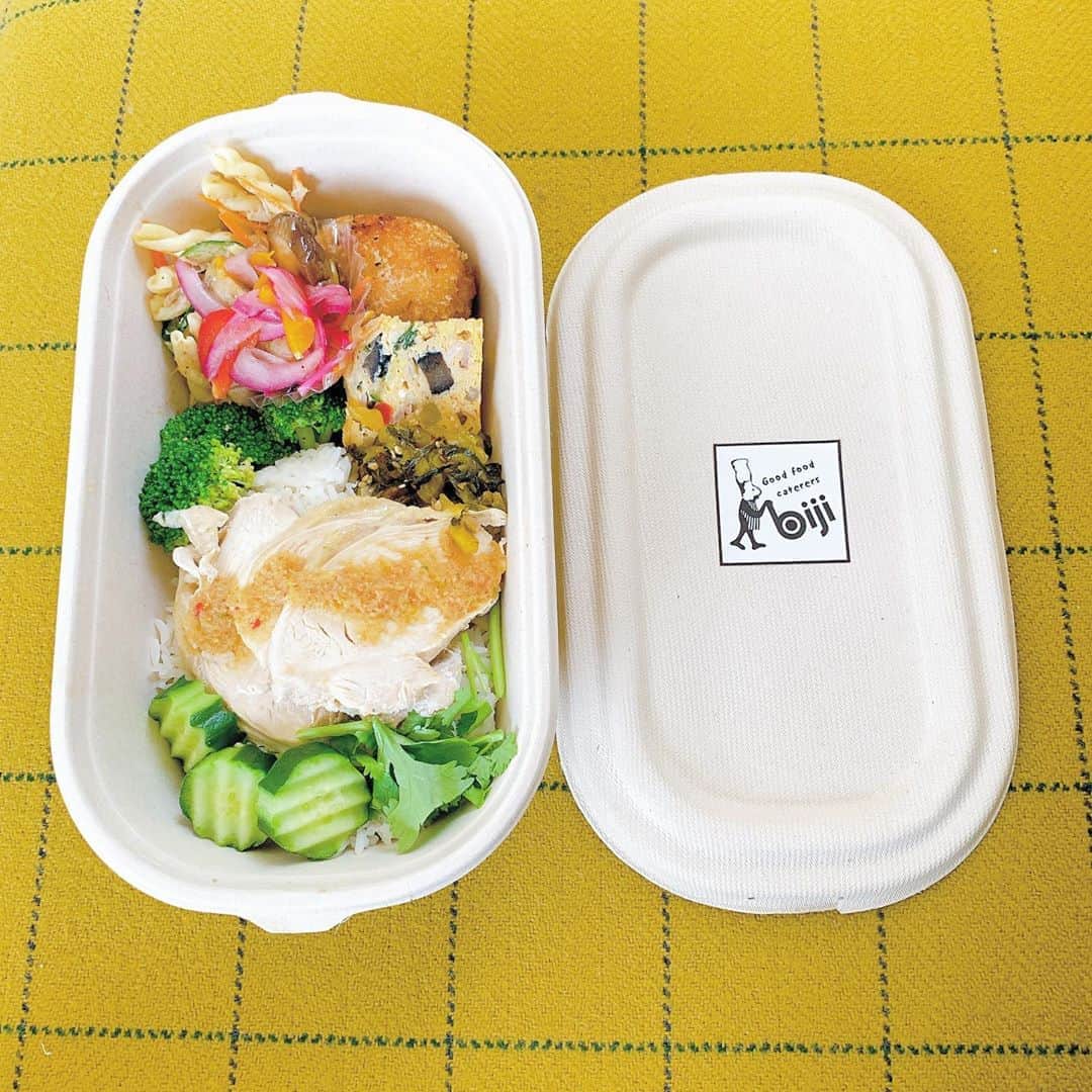 久保陽香さんのインスタグラム写真 - (久保陽香Instagram)「﻿ ﻿ 久しぶりのbijiのお弁当嬉しかったな。﻿ 野菜たっぷりのアジアご飯。﻿ 落ち着いたらまたお店にも食べに行こ。﻿ ﻿ ﻿ #biji﻿ #ビジ﻿ #学芸大学﻿ #カオマンガイ﻿ #ケータリング﻿ #colorful」8月7日 19時02分 - kubo_haru