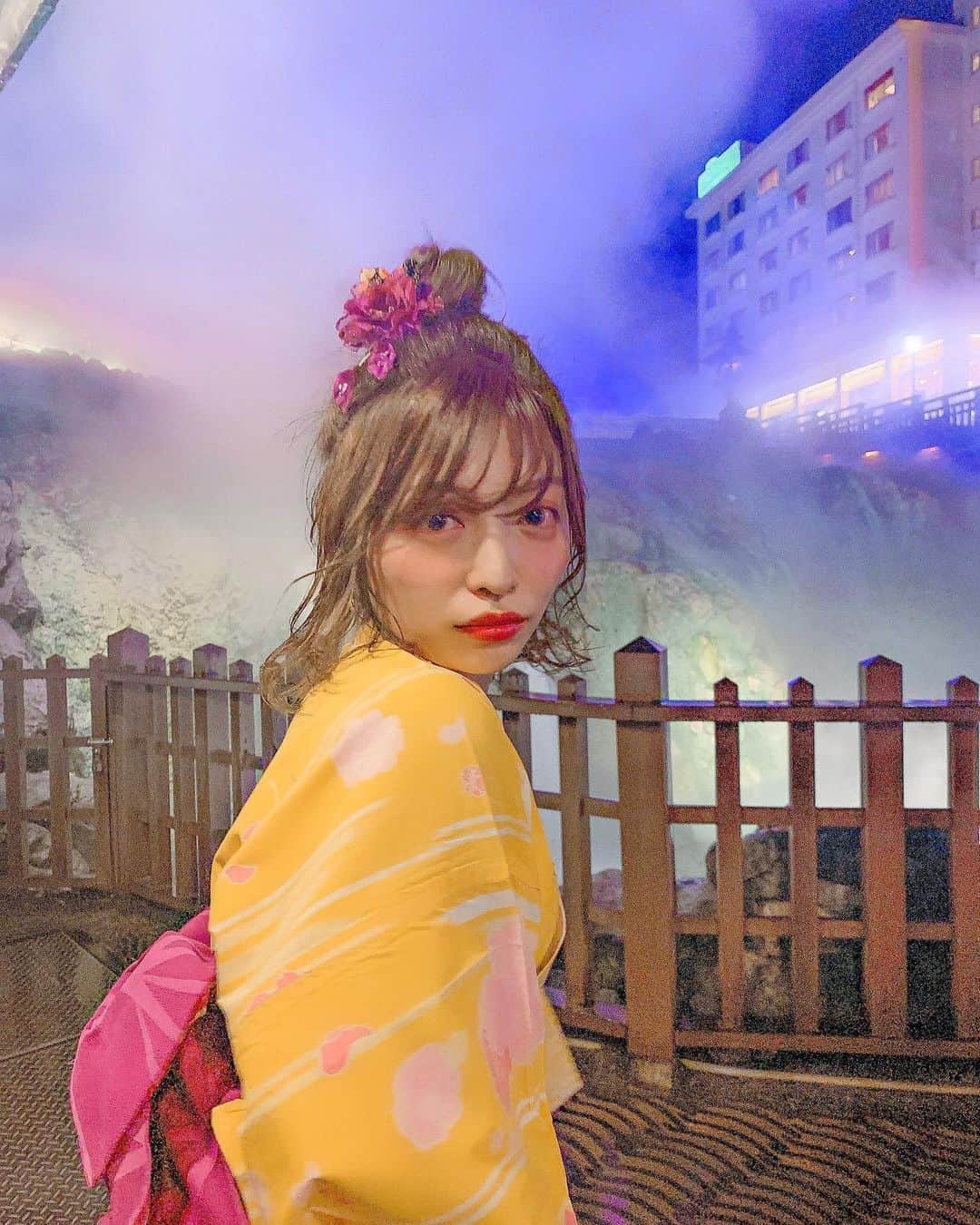 のインスタグラム：「👘♨️ . . 草津行きたいなぁ〜♨️ そんなこんなで小顔になりるべく！ . . .  鍼灸サロンLaConcier代々木上原店(  @laconcier_yoyogiuehara )にて リフトアップ美鍼＋フェイシャルトリートメントコースやとてきたよ！ . . 鍼治療動画みてね！ BeforeAfterはYouTubeに上げるね！ . . めちゃリフトアップしたし 顔の触り心地がすごい違うの 筋肉凝りすぎてて法令線も濃くなってたみたいで 薄くなってよかった😋 . . . . #小顔リフトアップ美鍼 #代々木上原 #ラコンシェル #美容鍼 #pr」