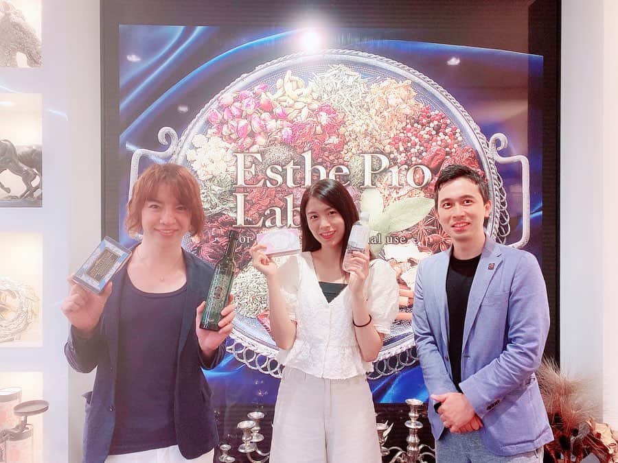 麻衣愛のインスタグラム：「先日エステプロラボさん本社で美容のお話を聞いてきました☺️🙌美意識がぐんぐんあがる素敵な空間でした💗ありがとうございました!!  #エステプロラボ #estheprolabo #美容 #美容家 #美意識 #beauty #トリプルカッター #トリプルカッターグランプロ #愛用者 #innercoat #飲む日焼け止め #日焼け止め #」