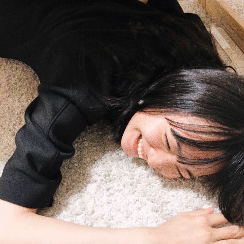 大友花恋さんのインスタグラム写真 - (大友花恋Instagram)「テーブルの下のティッシュと私」8月7日 19時14分 - karen_otomo