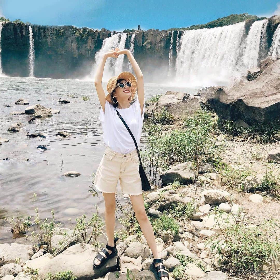 戸高彩菜のインスタグラム：「おやすみなさい😉🌿⛰✨ . . . . .  #japan#camera#shooting#tokyo#osaka#oita#nature#instago#love#summer#smile#waterfall#ootd#style#fashion#zara#moussysnap#beautyandyouth#drmartens #waterfallsofinstagram #waterfallphotography #wales#waterfallsfordays#waterfallchasing#waterfalladventures#waterfall_collective#travelgram #滝#山#旅」