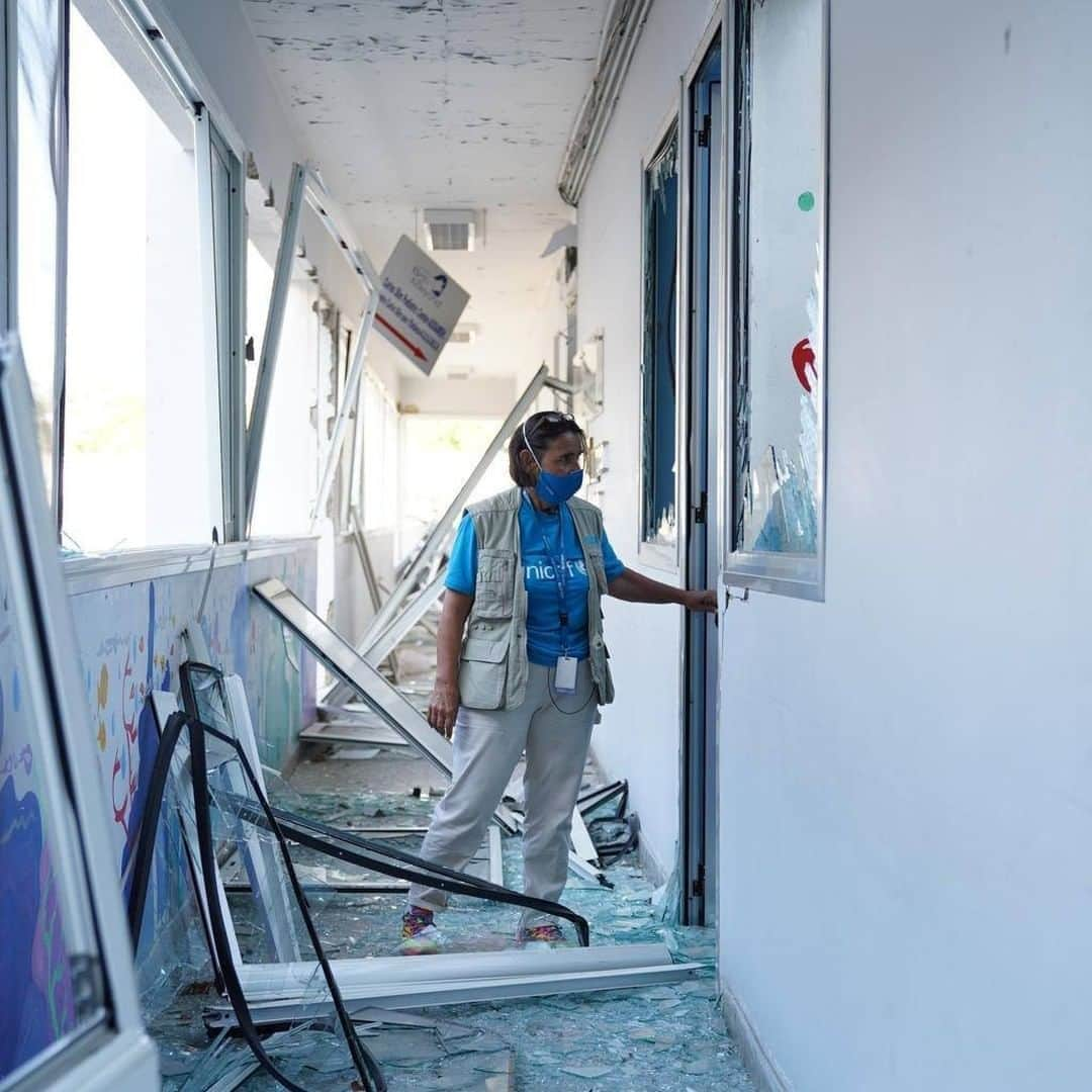 unicefさんのインスタグラム写真 - (unicefInstagram)「This unit which specialised in treating newborns who need critical care in Karantina Hospital was totally destroyed by the #Beirut explosions.   16 other health centres serving some 160,000 people were also damaged.  As overwhelmed health workers face the double impact of the disaster and COVID-19, @uniceflebanon is urgently working with partners to restock medical supplies and secure vaccines.   © UNICEF/Choufany」8月8日 0時45分 - unicef