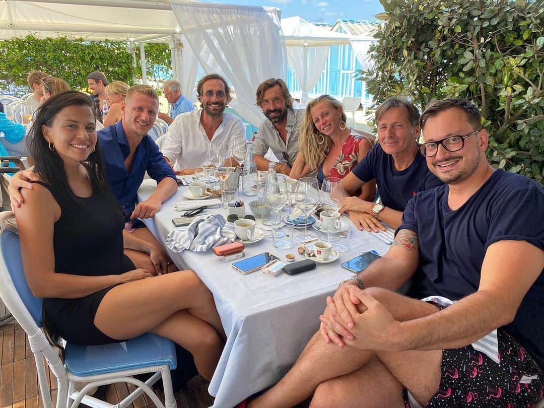 イニャツィオ・アバーテのインスタグラム：「lunch with friends!」