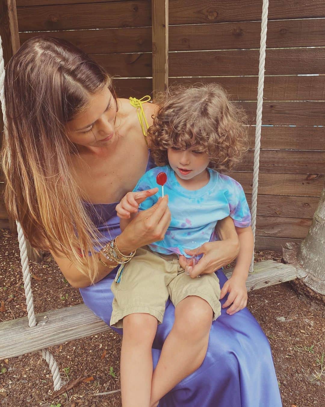 ダニジョーのインスタグラム：「DANNIJO Family Photos are our favorite kinds of photos 🍭 @boxerina.fit’s @_amycommander_ and Ollie in the Violette tie strap slip, #armparty and kids tie-dye tee 🥳 #dannijoathome」