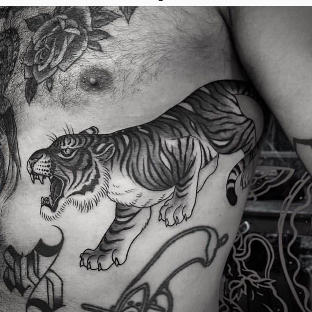 アムステルダム・タトゥー・ミュージアムのインスタグラム：「Tattoo by @tattoorupa #schiffmacherenveldhoen」