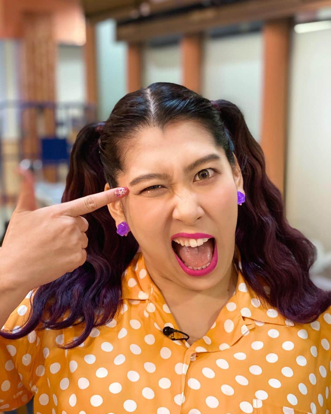 川島明のインスタグラム：「３時のヒロイン　ゆめっちちゃん  #偏頭痛  #後からみたらとっても恥ずかしい卒業アルバムの写真  #コンタクトレンズ入れるのがとにかく下手  #夏フェスから帰ってきたので感想聞いたらこのリアクション  #男を排除した村でバギーを乗り回す世紀末の女戦士  #ご主人がいないと態度が変わるゴールデンレトリバー  #女優のインスタのストーリーによく出てくるスタイリスト  #ビームライフルをはずしたガンダムを挑発するジオング  #日本人離れした明るさで場を照らす第七世代のダンシングクイーン  「#麒麟川島のタグ大喜利」Amazonさん楽天ブックスさんで絶賛発売中！！  よろしくお願いします！」