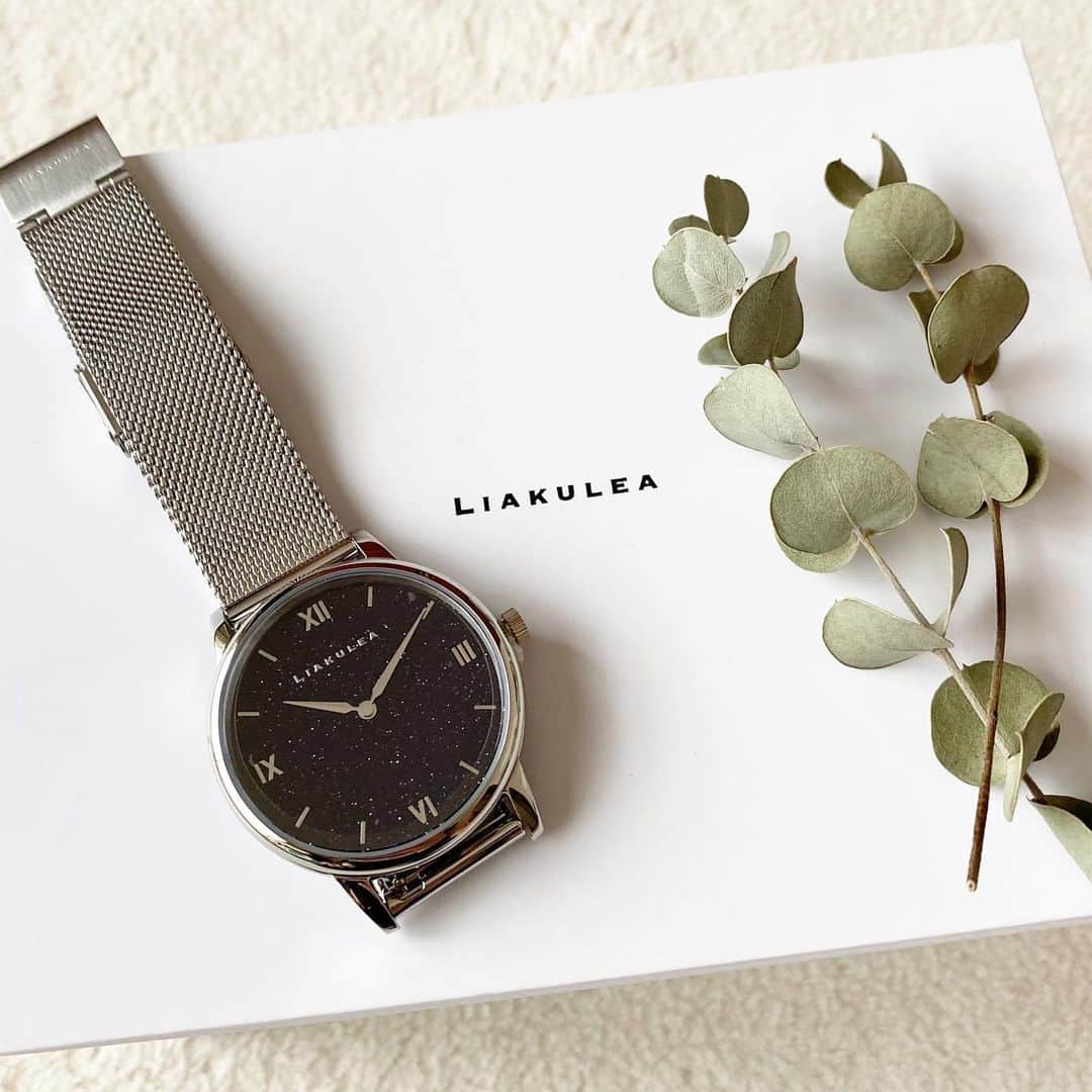 *eri*さんのインスタグラム写真 - (*eri*Instagram)「こんばんは｡･*･:♪﻿ ﻿ ﻿ 素敵な時計とパチリ📸😊💓﻿ ﻿ ﻿ ﻿ 以下PRです🙇‍♀️﻿ ﻿ ﻿ ﻿ 腕時計は『リアクレア』liakulea﻿ thank you💖　@liakulea_japan﻿ ﻿ ﻿ 本日、8月7日（金）発売の﻿ Liakulea 新作『Makana（マカナ）』﻿ ﻿ ハワイ語で『贈り物』を意味し、﻿ “幸せな時間をお届けしたい”という﻿ デザイナーの願いから作られました。﻿ ﻿ ﻿ クーポンコード「eriteha」で﻿ 10%OFFになります😊﻿ 本日より1年間有効です。﻿ ﻿ その他にも素敵な時計がたくさんあるので﻿ ぜひチェックしてみて下さいね🥰﻿ ﻿ ﻿ #PR﻿ #liakulea #リアクレア #腕時計 #ハワイ #夏 #星空 #夜空 #ペアウォッチ#時計 #腕時計倶楽部 #手元倶楽部﻿ #猫 #ねこ #スコティッシュフォールド #ネコ #ねこ部 #にゃんこ #スコティッシュ#ニャンコ#ペット#スコ#猫部#cat #Scottishfold﻿」8月7日 19時21分 - eriten8
