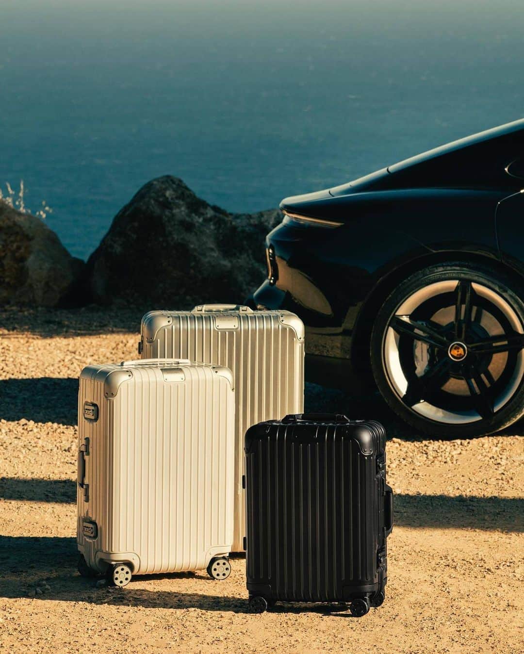 Porscheさんのインスタグラム写真 - (PorscheInstagram)「Excess baggage allowed. Lightweight luggage and accessories from @RIMOWA - designed for stability, durability and ultimate portability. #RIMOWA #RIMOWAEssential __ Taycan Turbo: Electricity consumption combined: 26,0 kWh/100 km; CO2 emissions combined: 0 g/km  https://porsche.click/DAT-Leitfaden」8月7日 19時24分 - porsche