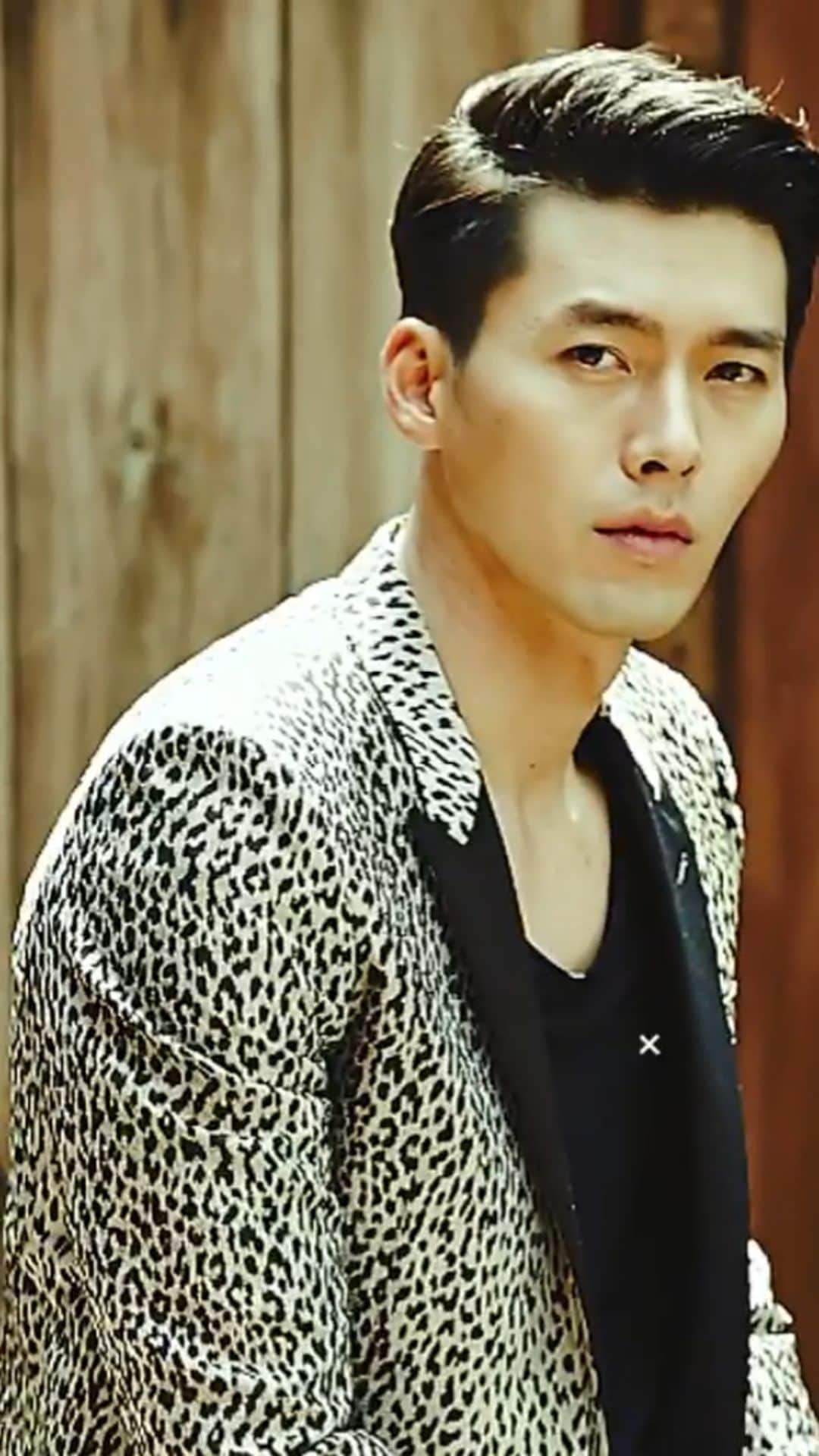 ヒョンビンのインスタグラム：「🎼 Break Up in a Small Town  —— #hyunbin #현빈 #ヒョンビン #玄彬」