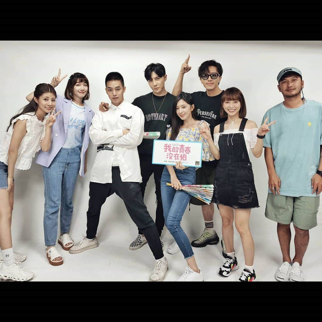 ダンソン・タンのインスタグラム：「拍戲空檔的日常宣傳📺📺📺 #木曜4超玩 #我的青春沒在怕 #DT #HOTHEART #唐禹哲」