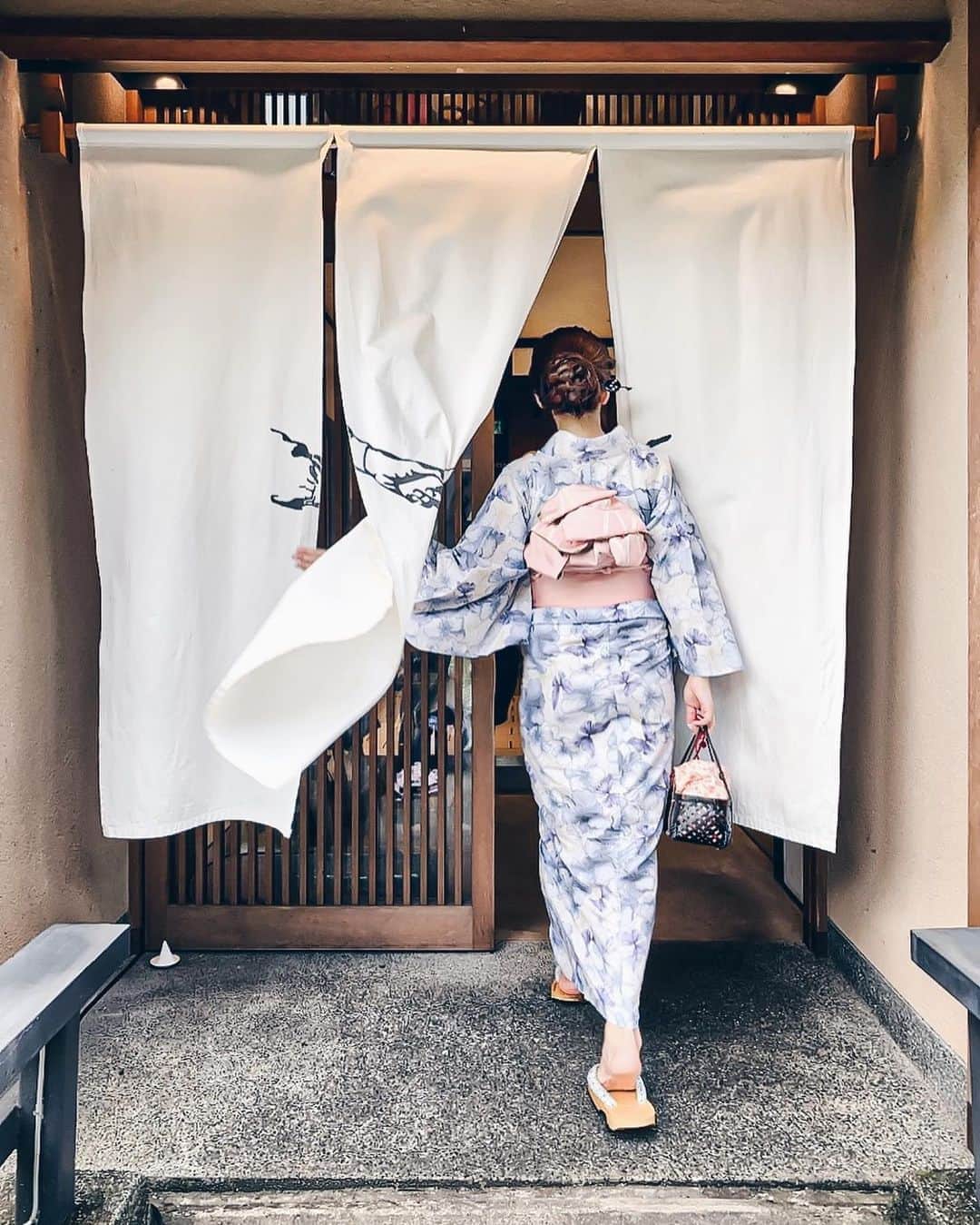 のインスタグラム：「‥ 慌ててかき氷🍧💦 ﻿‥‥‥‥‥‥‥‥‥‥‥‥‥‥‥‥‥‥‥‥‥‥‥‥‥‥‥‥‥‥‥‥‥‥ #kyoto#kimono#wagashi#followerforfollower#浴衣#着物レンタル#着物#和装#お出かけ#さくふわみたらし団子#みたらし団子#お団子#かき氷#エスプーマ#京都#京都スイーツ#京都グルメ#京都カフェ#食べ歩き#お出かけ#テイクアウト#スイーツ巡り#スイーツ#和菓子#京都旅行#祇園#インスタグラム#インスタ映え#インフルエンサー#교토」
