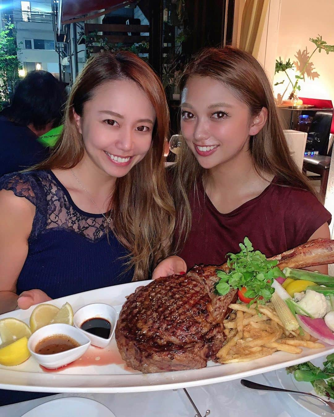 とくさきさんのインスタグラム写真 - (とくさきInstagram)「こんばんは⭐️ . この前銀座にある【3pound Steak】に行ってきた💕😍 . 色んな種類のお肉たくさん食べて幸せだった❤️ . テラス席だったから外の風がすごく気持ち良かった✨😌 . それでは皆さん素敵な週末をお過ごし下さい❤️ 1週間お疲れ様でした😌 #ゴルフ#ゴルフ女子#golf#golfgirl#golfswing#ゴルフスイング#sports#スポーツ#スポーツ女子#instagolf#골프#골프여자#스포츠#高尔夫球#高尔夫#dinner#銀座」8月7日 19時37分 - tokusaki_golf