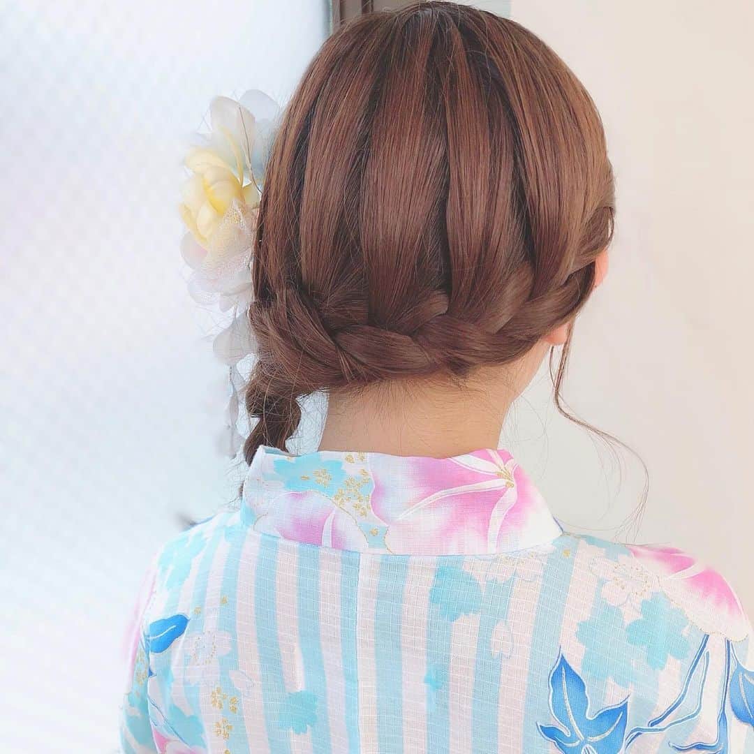 山本杏奈さんのインスタグラム写真 - (山本杏奈Instagram)「🎐🍧👘 いつも衣装やコンセプトに合わせて素敵な髪型を作ってくださる、ヘアーさんにほんとに感謝です...♪*ﾟ ありがとうございます💐💖  #浴衣ヘア　#浴衣ヘアアレンジ」8月7日 19時40分 - yamamoto_anna_