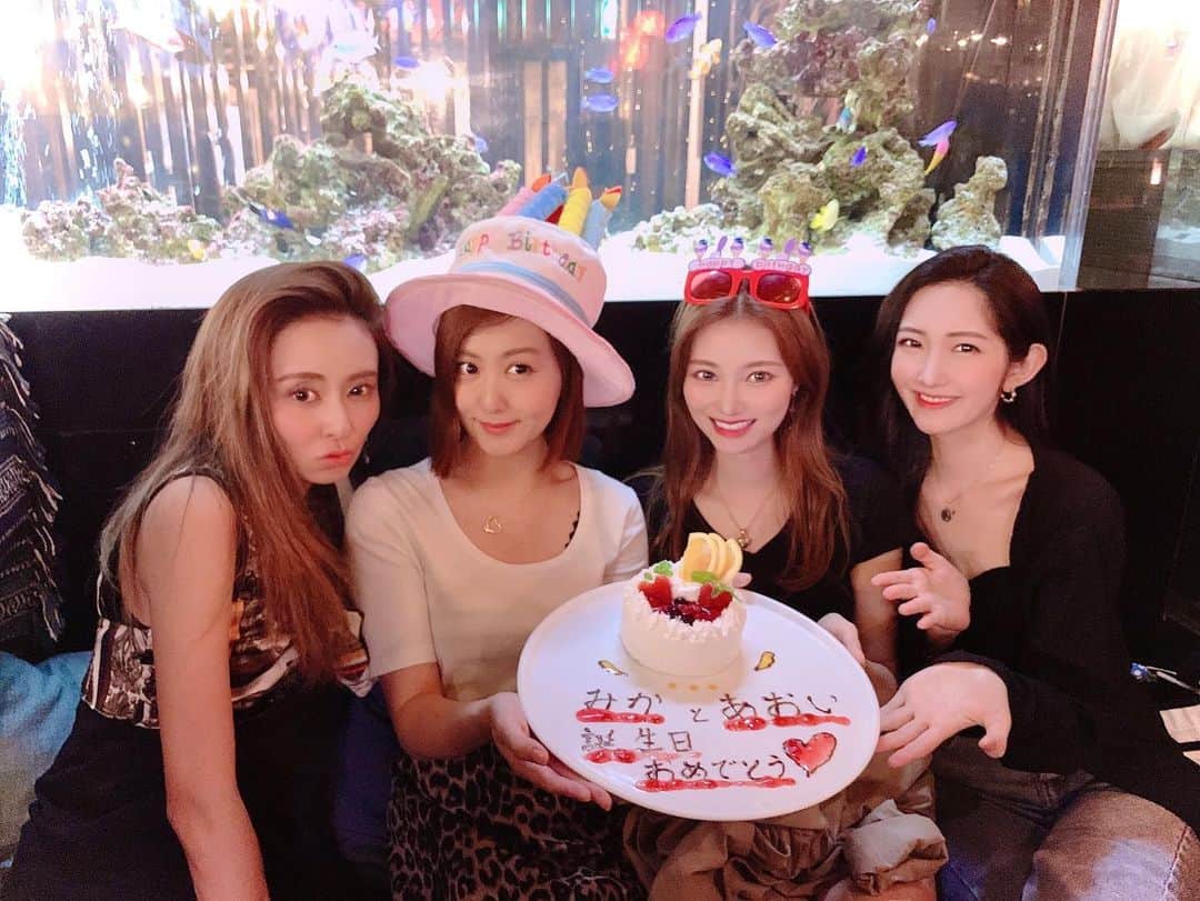 金子実加のインスタグラム：「この前のお誕生日お祝いして貰った😚🧡 4人の写真🤳💕 . 最近TikTok登録しました😚✨ 「kanekomika」で、検索して下さ〜い😃✨ . . . . . #バチェラー3 @miku_furusawa  @p__rimuxrimu  あおいちゃん」