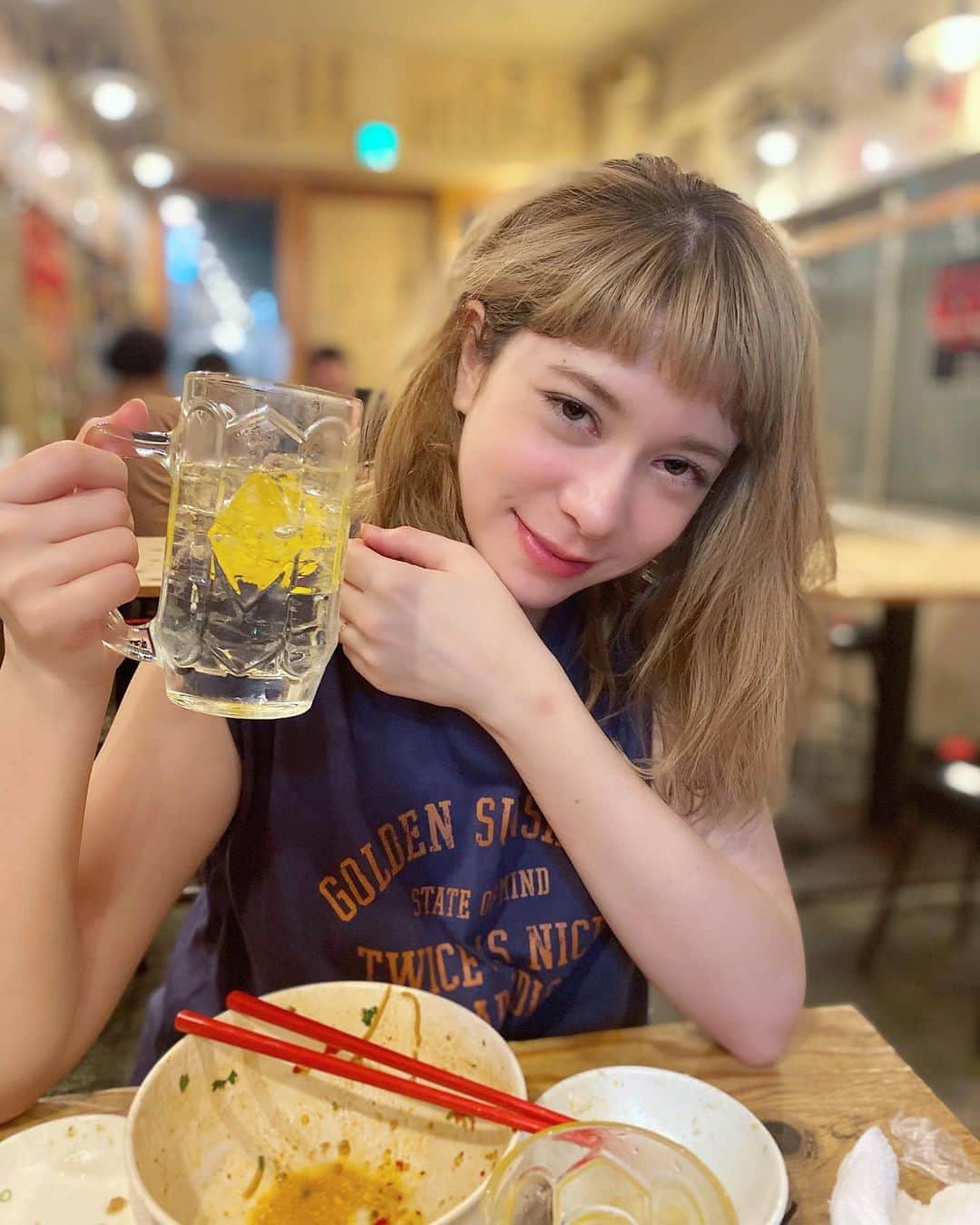 工藤ジェニファー茉侑さんのインスタグラム写真 - (工藤ジェニファー茉侑Instagram)「食べてる最中からこんなにむくむって我ながらすごいと思う🥺🥺🥺夜中の餃子うまあ🥟🥟🥟💕  67餃子　@67gyouza_official  鉄板餃子ととんこつ炊き餃子とばん麺は必食です🍜🧡  恵比寿駅近✔︎深夜営業有り✔︎  #ダイエット　#ダイエット記録　#diet #恵比寿グルメ #恵比寿　#gyoza #gyozalover #餃子　#ラーメン好きな人と繋がりたい #餃子好きな人と繋がりたい  #グルメな人と繋がりたい  #居酒屋　#居酒屋ごはん　#ヤキトリ　#お酒好きな人と繋がりたい #お酒好き女子 #ビール　#ビール女子 #ビール好きな人と繋がりたい #お洒落さんと繋がりたい #お洒落な人と繋がりたい　#料理好きな人と繋がりたい　#izakaya #beer #レモンサワー　#お料理好きな人と繋がりたい #グルメ好きと繋がりたい　#鉄板餃子　　　#麺スタグラム #麺」8月7日 20時04分 - jennifermayu_s