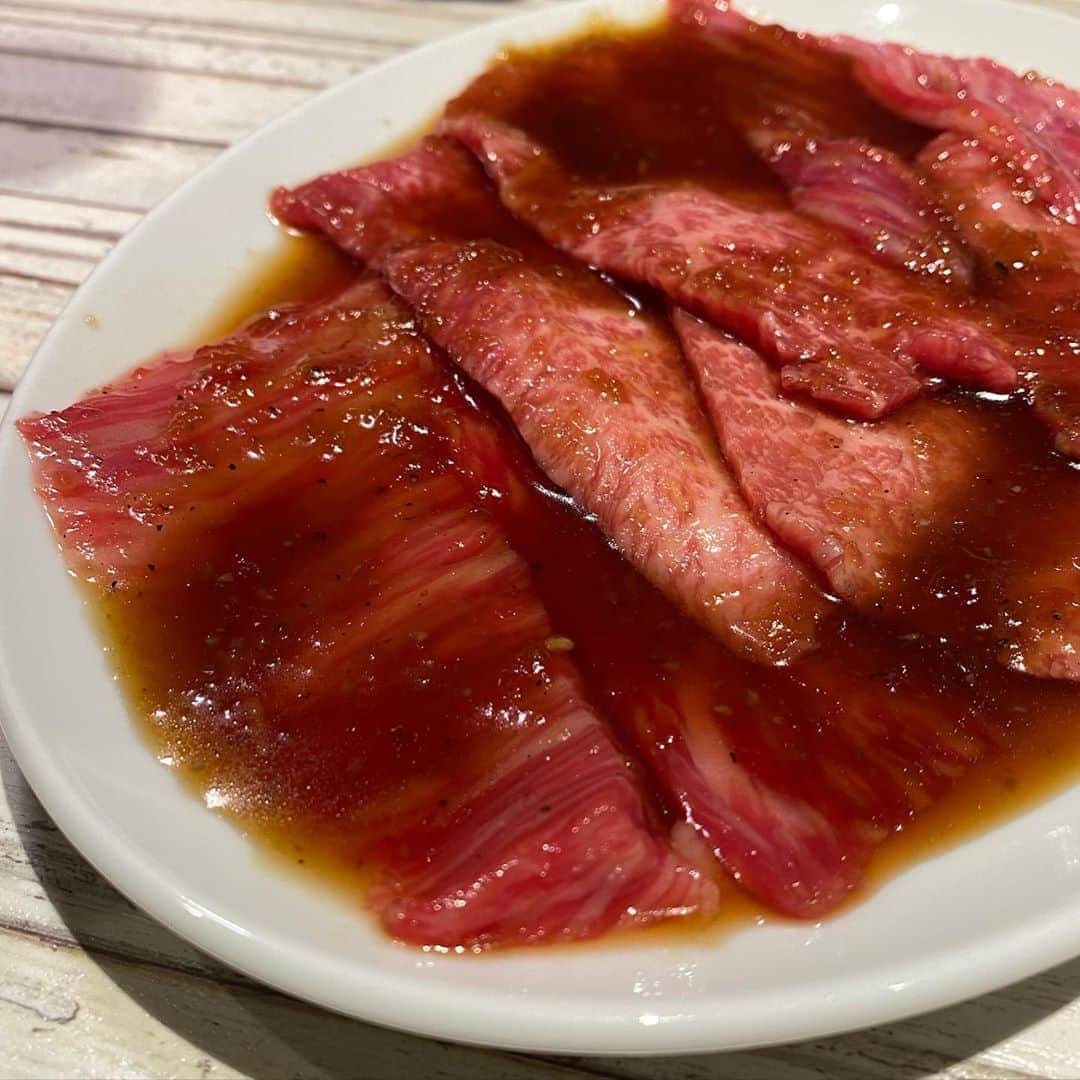 東京肉レポートさんのインスタグラム写真 - (東京肉レポートInstagram)「久しぶりに @kizaemon0213 さんと焼肉食べに行った！「くろひげ」は比較的新しいお店だからいい混んでなくて使いやすい🙆‍♂️少し味が濃いめだから白いごはんと共に！ ﻿ 価格帯：6,000〜8,000円﻿ オススメメニュー：上タン、ロース ﻿ Tasty yakiniku with great friends.. What else do you need ?  #くろひげ #白金高輪 #白金高輪グルメ #ハンバーガー #焼肉 #ステーキ #カレー #すき焼き #肉 #和牛 #牛 #グルメ #東京肉レポート #肉レポ #おうちで和牛 #kurohige #shirokanetakanawa #hamburger #yakiniku #wagyu #beef #steak #instafood #food #foodie #barbecue #bbq #tokyo #tokyo_wagyu_report」8月7日 20時18分 - tokyo_wagyu_report