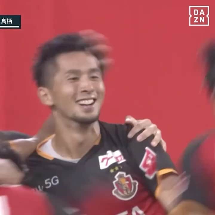 のインスタグラム：「. ＼美しいボレーがJ1 月間ベストゴールに！⚽️／ #名古屋グランパス の #前田直輝 が第5節の鳥栖戦で決めた、華麗な一撃が2・7月度のJ1 月間ベストゴールに👏 . #soccer #football #jleague #J1 #nagoyagrampus #grampus #naokimaeda #goaljleague #サッカー #フットボール #Jリーグ #明治安田生命Jリーグ #⚽」