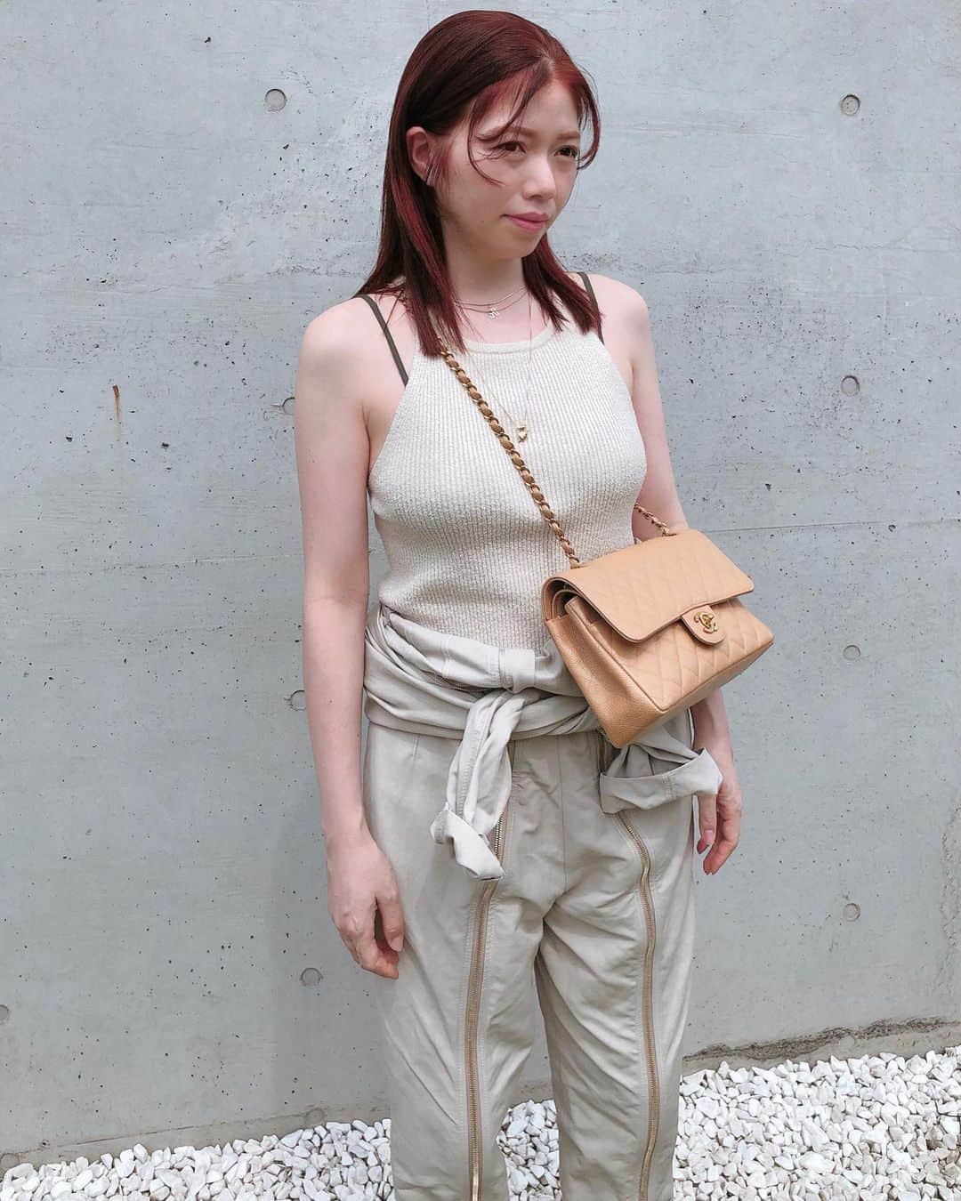 山脇道子のインスタグラム：「🍊にしてもらいました🧡 Thank you @asawakaori #SHIMA  tops @stylings_official  jumpsuit @stellamccartney  bag @chanelofficial」