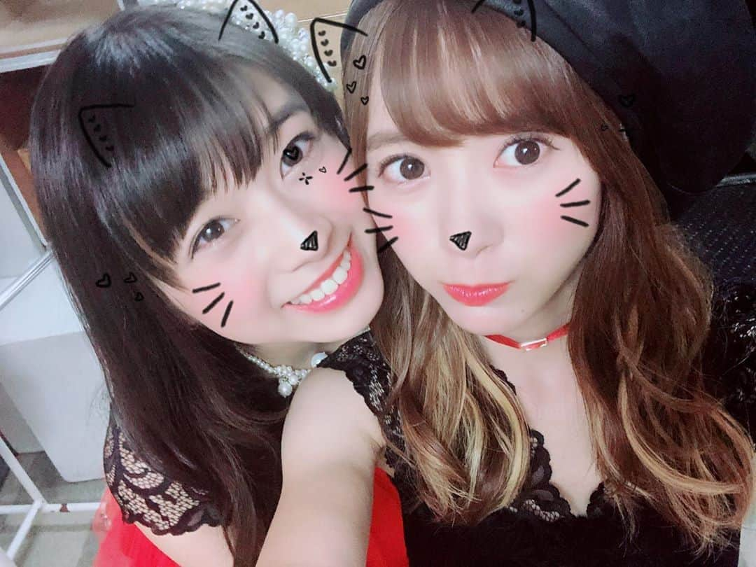 生田衣梨奈さんのインスタグラム写真 - (生田衣梨奈Instagram)「♥金髪インナーカラー♥﻿ ﻿ 牧野真莉愛ちゃんとの写真！！！！﻿ ﻿ ﻿ 実は2年前くらいにやってたんだ〜♥﻿ ﻿ あんまり気づいてもらえんかったけど〜ぴえん🥺﻿ ﻿ まぁ自己満でしかないと思うけどね！！！﻿ ﻿ 女の子やけんさー気づいて欲しかったけん﻿ 自分からいうやつをしてみるよ笑笑﻿ ﻿ ﻿ ピンクと金髪どっちが好きですか？？﻿ ﻿ ﻿ 他の色とかアイディアある？？？﻿ ﻿ ﻿ #morningmusume20 #モーニング娘20﻿ #helloproject  #顔面国宝﻿ #えりぽんかわいい #アイドル﻿ 存在が #インスタ映え #かわいい﻿ #Love #beauty﻿ #followme #makeup﻿ #Instagram #instagood﻿ #메이크업 #얼스타그램﻿ #ig_Japan #팔로미﻿ #フォロー歓迎 #ootd﻿ #生田衣梨奈 #インナーカラー﻿ #牧野真莉愛  #ハイトーン﻿ #いいね #おすすめ﻿ #IDOL #골프﻿ #SELFIE #셀카」8月7日 20時26分 - erina_ikuta.official