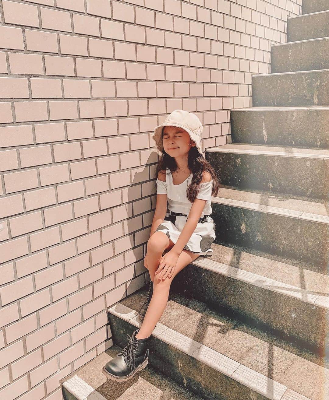 ✷kana✷のインスタグラム：「#🐄 . . Moo mooコーデ❤︎ . tops @zarakids  skirt @melia_kids_official  HAT @melia_kids_official  . あしたから少し短い夏休みの始まり〜 通知表もうれしいこと書いてあって 褒めてあげたいです！ 楽しい夏になるように🌞」