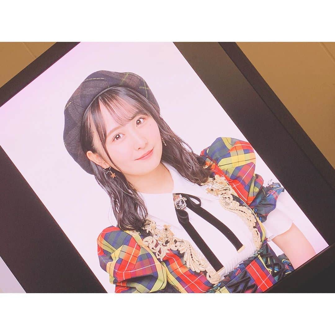 山邊歩夢さんのインスタグラム写真 - (山邊歩夢Instagram)「🙂✨☁️ * * #AKB48 #新しい #アー写 #壁写 #衣装 #チェック #ベレー帽 #巻き髪」8月7日 20時33分 - ayuyamabe_official