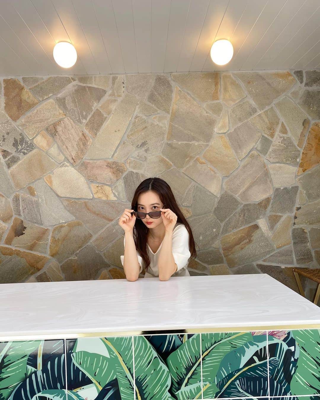 青山舞莉のインスタグラム：「𝐢𝐦 𝐨𝐮𝐭 𝐨𝐟 𝐩𝐡𝐨𝐭𝐨𝐬 𝐭𝐨 𝐩𝐨𝐬𝐭 𝐬𝐨 𝐡𝐞𝐫𝐞𝐬 𝐚 𝐩𝐢𝐜𝐭𝐮𝐫𝐞 𝐟𝐫𝐨𝐦 𝐚 𝐰𝐡𝐢𝐥𝐞 𝐛𝐚𝐜𝐤.   𝐚𝐥𝐦𝐨𝐬𝐭 𝐝𝐨𝐧𝐞 𝐰𝐢𝐭𝐡 𝐦𝐲 𝐥𝐚𝐬𝐭 𝐚𝐬𝐬𝐢𝐠𝐧𝐦𝐞𝐧𝐭 𝐚𝐧𝐝 𝐢𝐦 𝐝𝐨𝐧𝐞 𝐰𝐢𝐭𝐡 𝐬𝐨𝐩𝐡𝐨𝐦𝐨𝐫𝐞 𝐲𝐞𝐚𝐫.  最近全然写真なくてちょっと前の写真。 今やってる課題終わったら大学2年生も終わり！ #ミーの毎日」