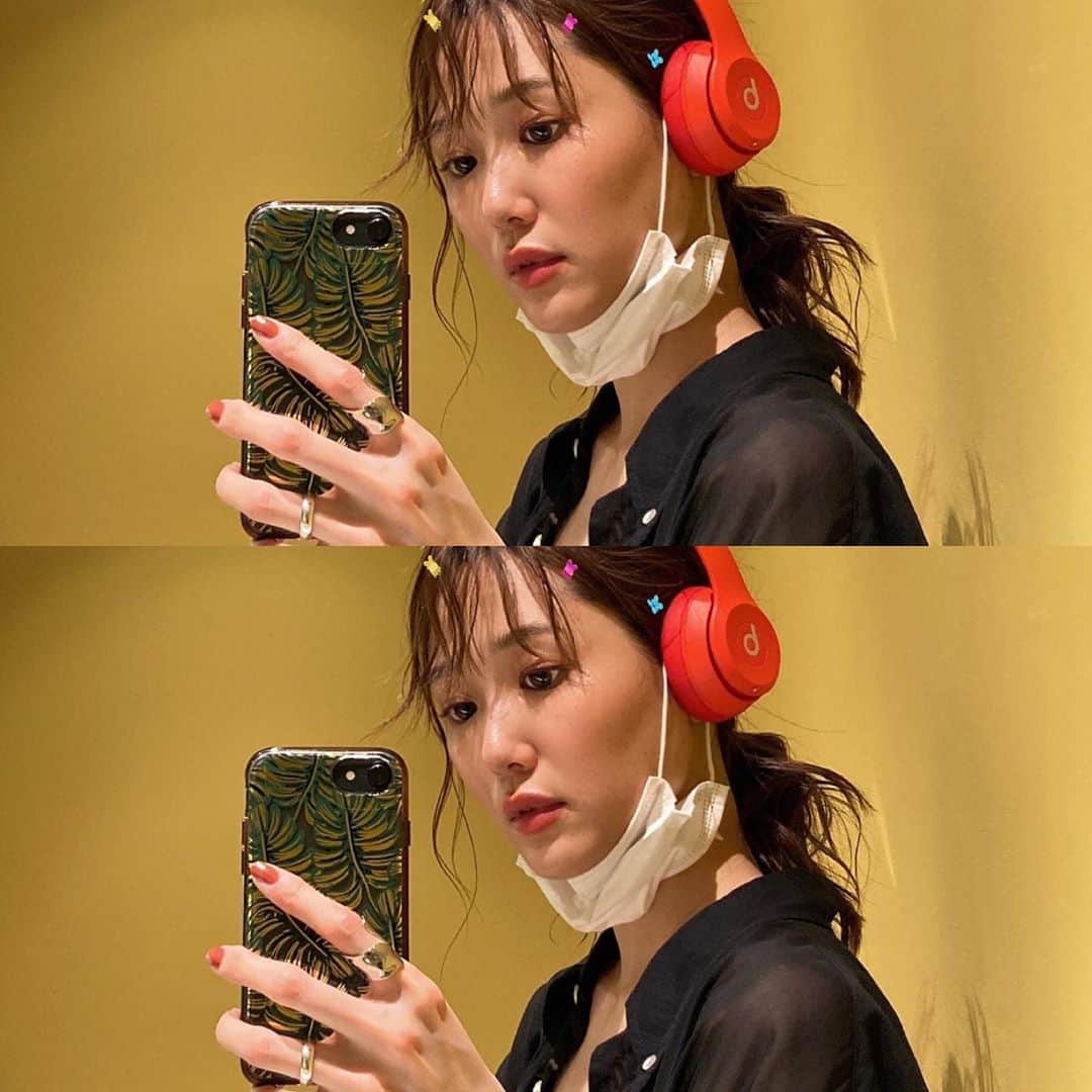 小林ようのインスタグラム：「さすがにもう今月はヘッドホン無理だ。 . #🎧 #🎶 #beats #selfie #mirror #summer2020 #自撮り #小林よう #셀피」