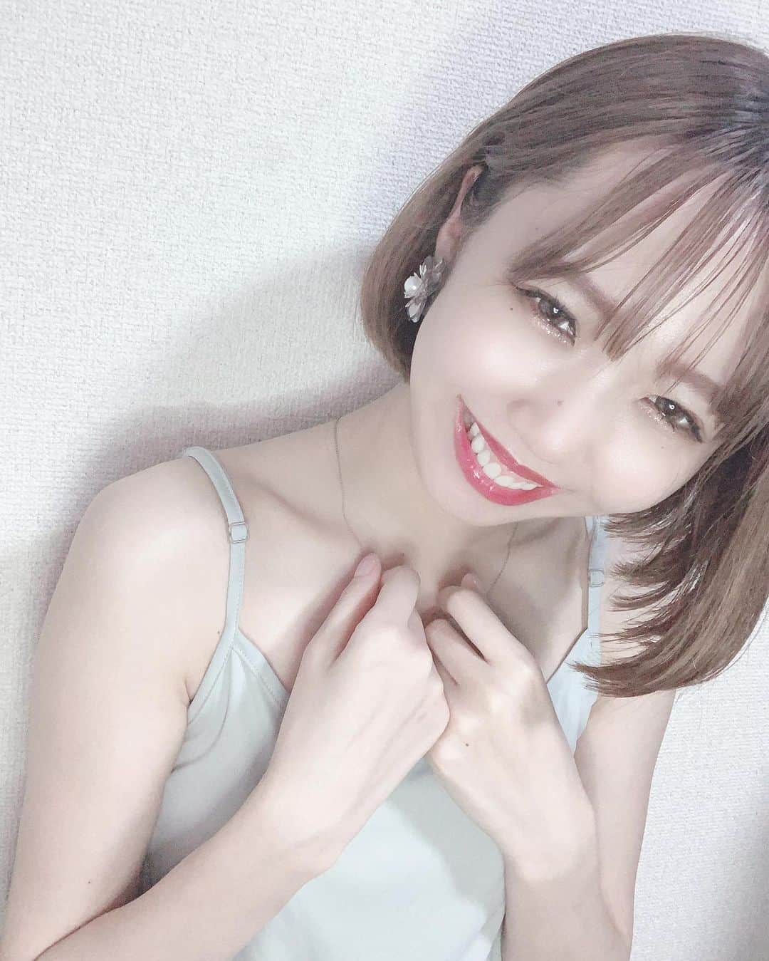 桑名利瑠のインスタグラム：「. . . 笑う門には福来たる。 . 明日から、2日間大阪です🐙 地元大阪よろしくお願いします♡ . . . #smile #followme #followforfollowback #selfie #selca #l4l #makeup #make #outfit #fashion #photooftheday #photo #instafashion #instalike #instagood #instapic #幸せ  #キャミソール #夏 #ショートボブ #ピンクベージュ #accessory #東京 #아이돌 #패션 #미소 #도쿄 #大阪 #live #ミニボブ」