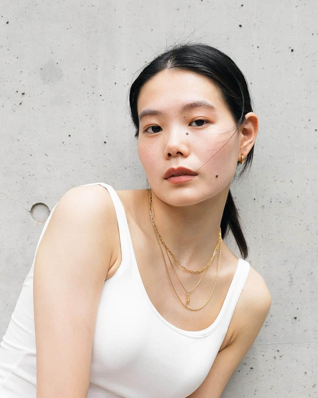 Droptokyoさんのインスタグラム写真 - (DroptokyoInstagram)「TOKYO STREET STYLE⁣⁣ ⁣ Name: @nairuuuu⁣ Necklace: @gray____accessories⁣ Earrings: @gray____accessories⁣ #graygraygray#grayaccessories#pr#streetstyle#droptokyo#tokyo#japan#streetscene#streetfashion#streetwear#streetculture#fashion#ストリートファッション#コーディネート⁣⁣⁣ Photography: @dai.yamashiro」8月7日 21時00分 - drop_tokyo