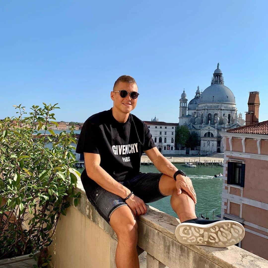 マティアス・オストルツォレクさんのインスタグラム写真 - (マティアス・オストルツォレクInstagram)「24h in Venice 🖤 #venice #italy #shorttrip #view」8月7日 21時11分 - ostro_90