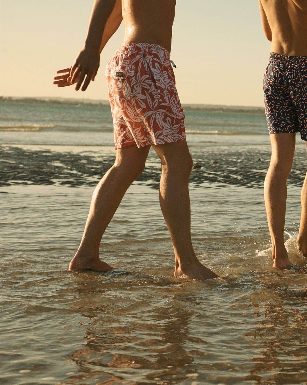 ハケットのインスタグラム：「Upgrade your swim short game by opting for bold tones and strong patterns that’ll help you stand out this summer. Shop our timeless yet modern range by heading  to the link in our bio. #STAYHackett」