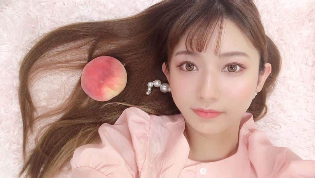 日野礼香さんのインスタグラム写真 - (日野礼香Instagram)「桃とピーチメイク🍑 ピーチカラーはまり中🍑💗  #ピーチメイク　#ピーチガール #桃　#peach #peachmakeup #peachfashion #selfie #makeup #pink」8月7日 21時08分 - reicheru219