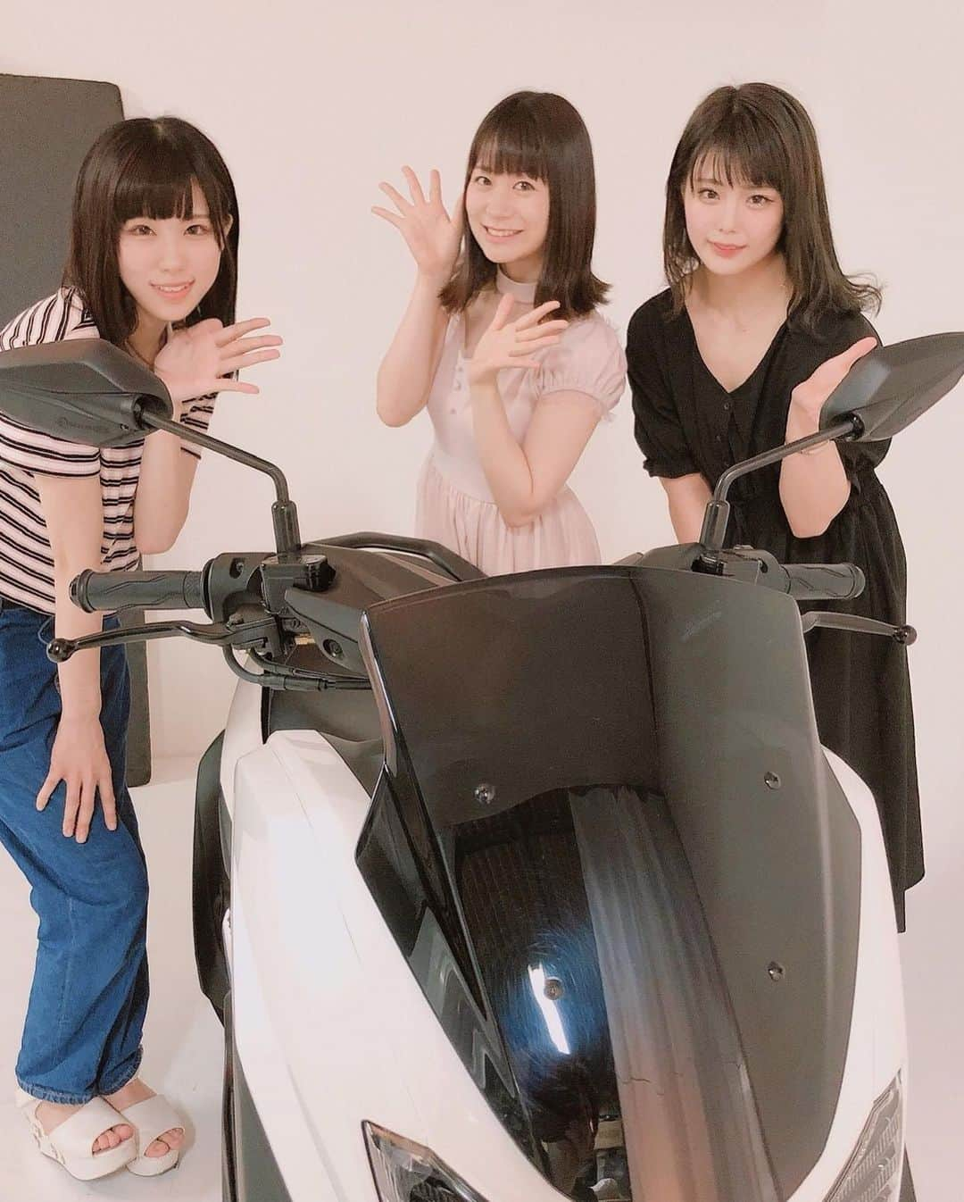 川村虹花さんのインスタグラム写真 - (川村虹花Instagram)「造形社｢モトモト｣9月号 バイク雑誌に掲載されています！🏍 8.6発売です！ ゲットしてねー！🥰 もう4年以上も連載させて頂いてます🥺！！！嬉しい🥺🥺  バイク好きの方はぜひー🥰  #125cc  #バイク女子 #モトモト」8月7日 21時19分 - nanaka_kawamura