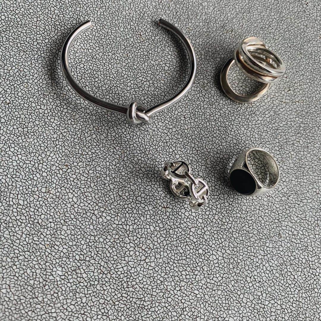 Hiromi Ｍaedaさんのインスタグラム写真 - (Hiromi ＭaedaInstagram)「ちょっとずつ集めてる silver accessory ・ ・ 長く使いたいものばかり♡ ・ ・ ・ #accessory#silveraccessory」8月7日 21時20分 - hiron953