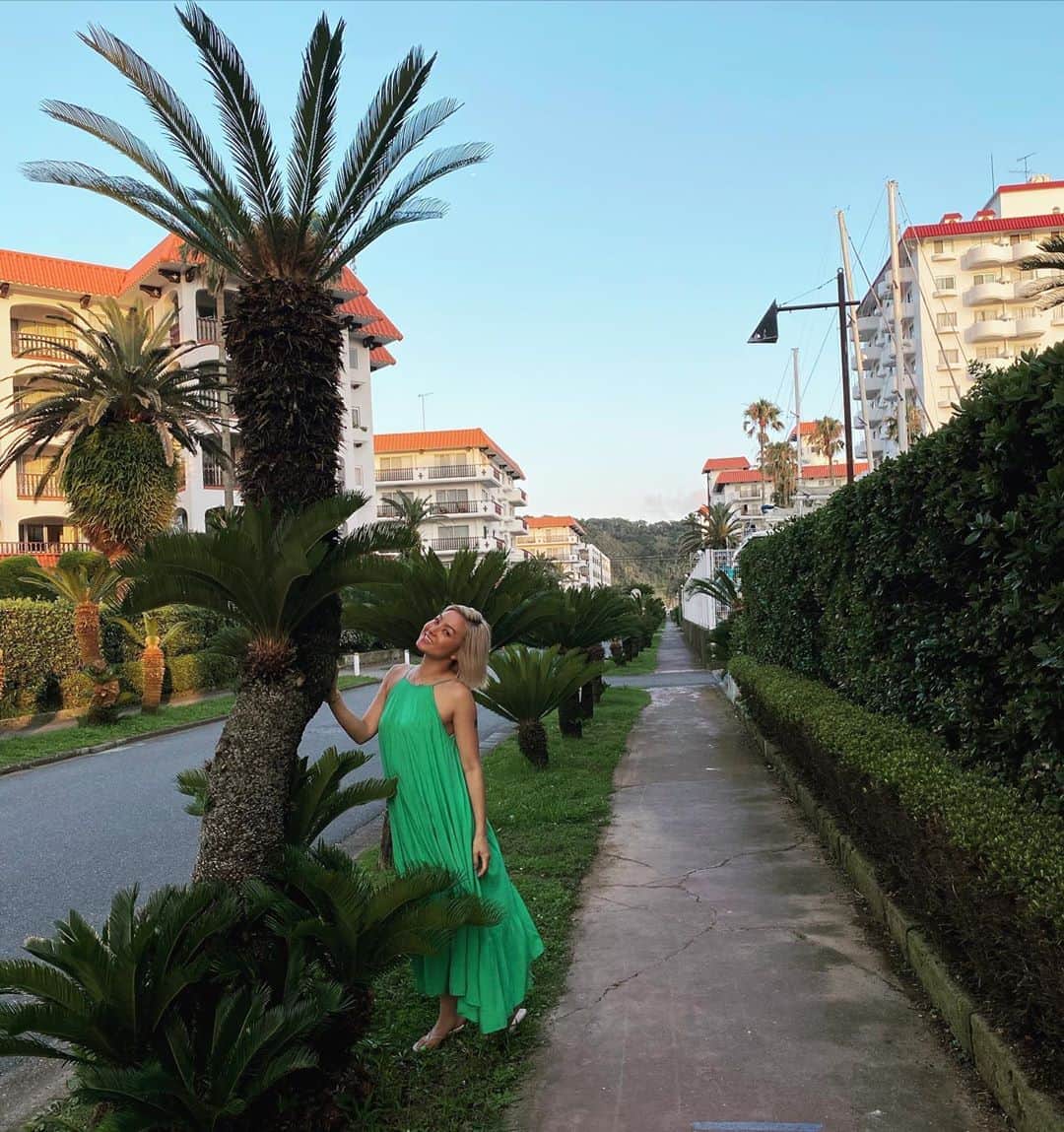 Nazukiのインスタグラム：「🌴𝓢𝓾𝓶𝓶𝓮𝓻 𝓽𝓲𝓶𝓮 🌴  今年は海外行けないから少しでも大好きなハワイ行った気分💕 6月の晴れた日に行った時のphoto📷  逗子マリーナの雰囲気好きだわ ❣️🌴⛱  #summer #summertime #summerphoto #mylife #familyphoto #逗子マリーナ #zushi #zushimarina  #夏 #sunset #夕日　#男の子ママ #シンママ」