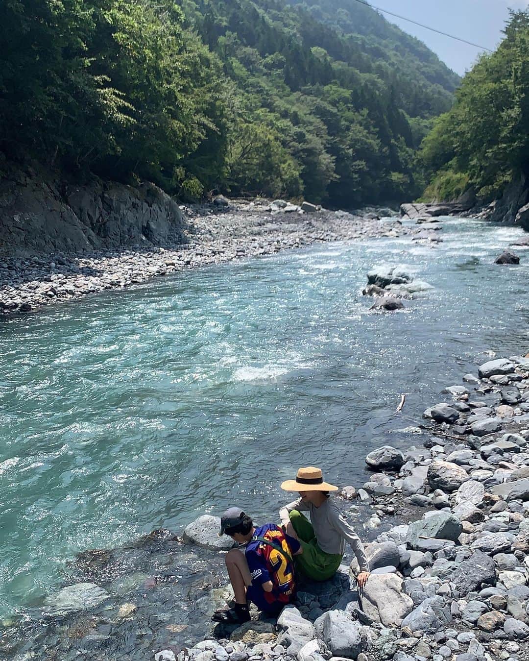 AYUMIさんのインスタグラム写真 - (AYUMIInstagram)「清らかな川の流れ✨ 浄化されるような川の音が好き🌈 . . #自然 #癒し #AYUMIアウトドア #今日という日にも感謝して」8月7日 21時22分 - ayumiayunco