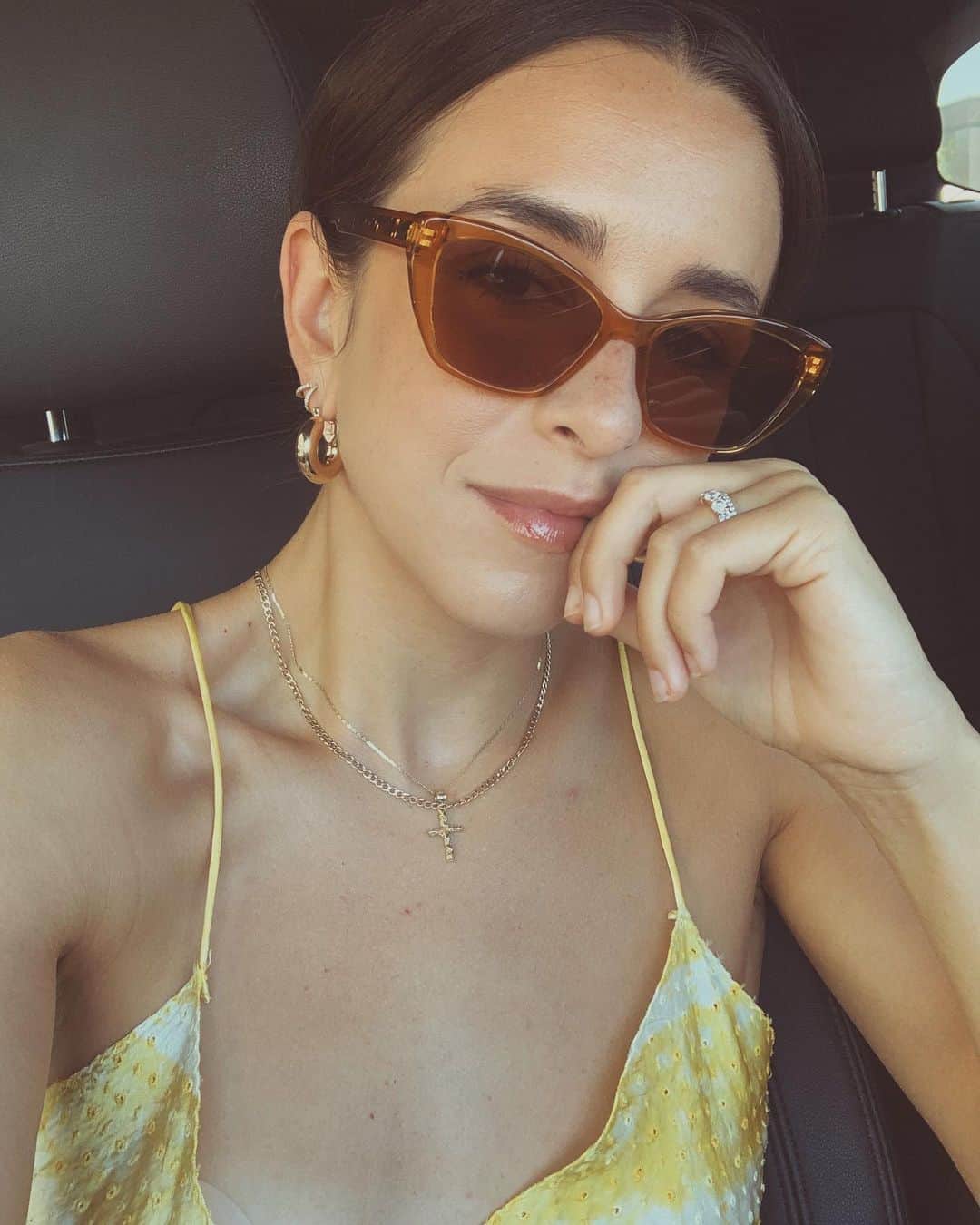 ダニジョーのインスタグラム：「Gold huggies and dyed silk slips 🍋 @courtneylopez in the Aro hoops and the almost sold out Limoncello slip #dannijogirls」