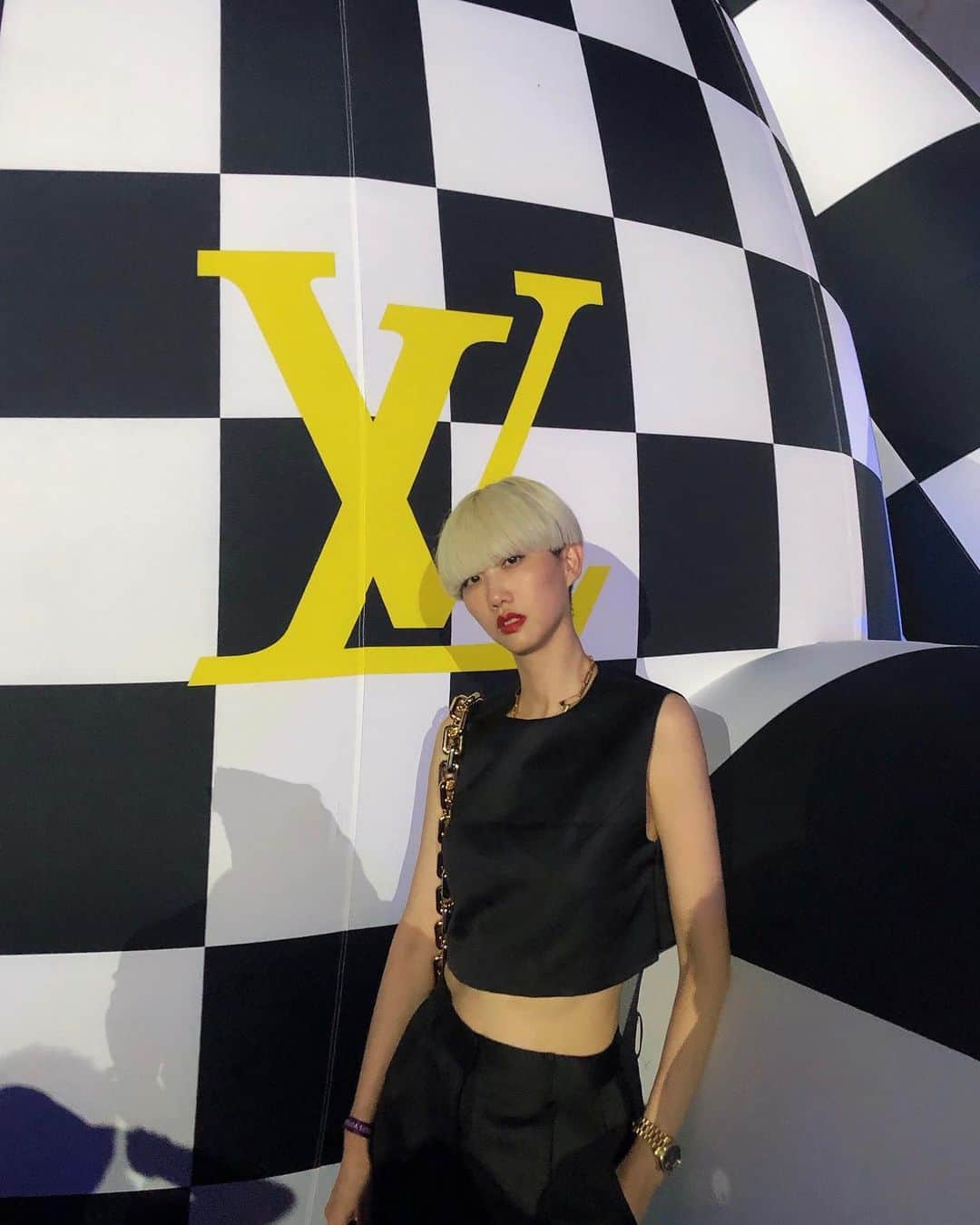 シェンさんのインスタグラム写真 - (シェンInstagram)「Last night LV in Shanghai◼️◻️5️⃣◼️◻️  #louisvuitton #virgilabloh #shanghai」8月7日 21時30分 - shenshenshenshen