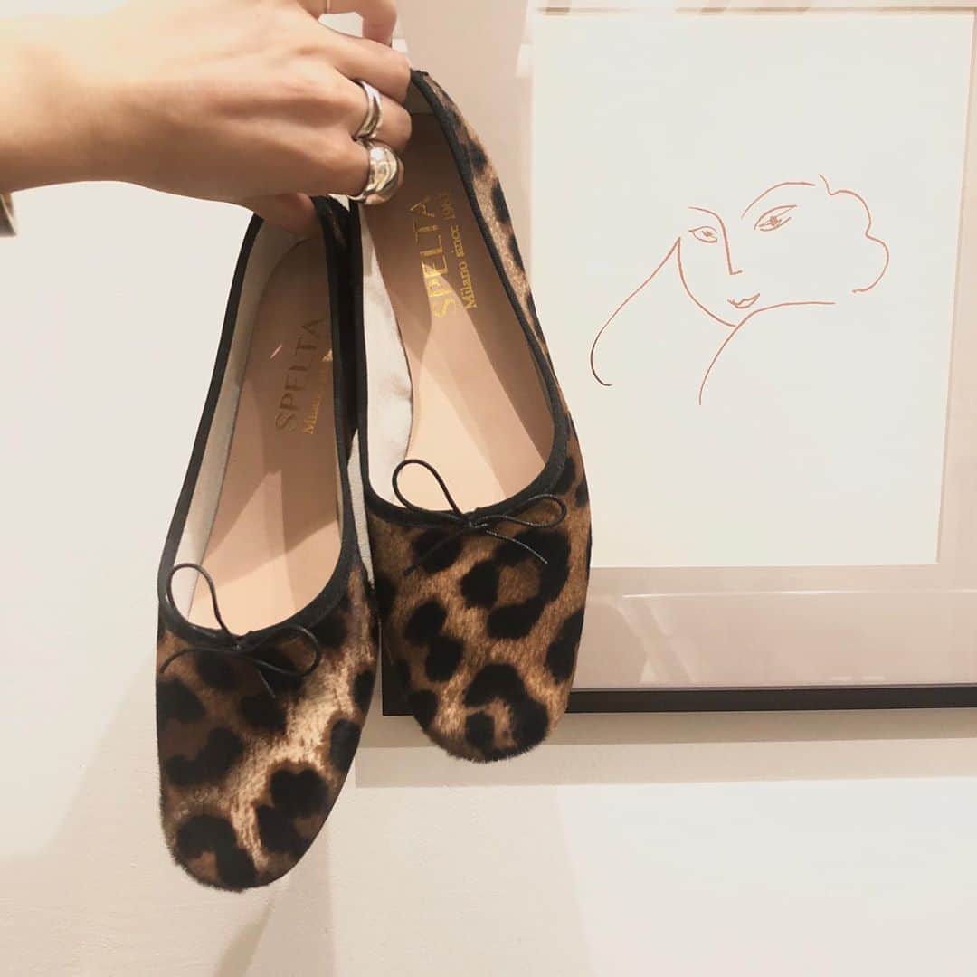 のインスタグラム：「. スタイリングのポイントに🥿気分が上がる一足です🌈 . 【SPELTA】 LEOPARD 6432-0605-578 ¥35,200-(税込) .  #demiluxebeams  #BEAMS #20aw #SPELTA」