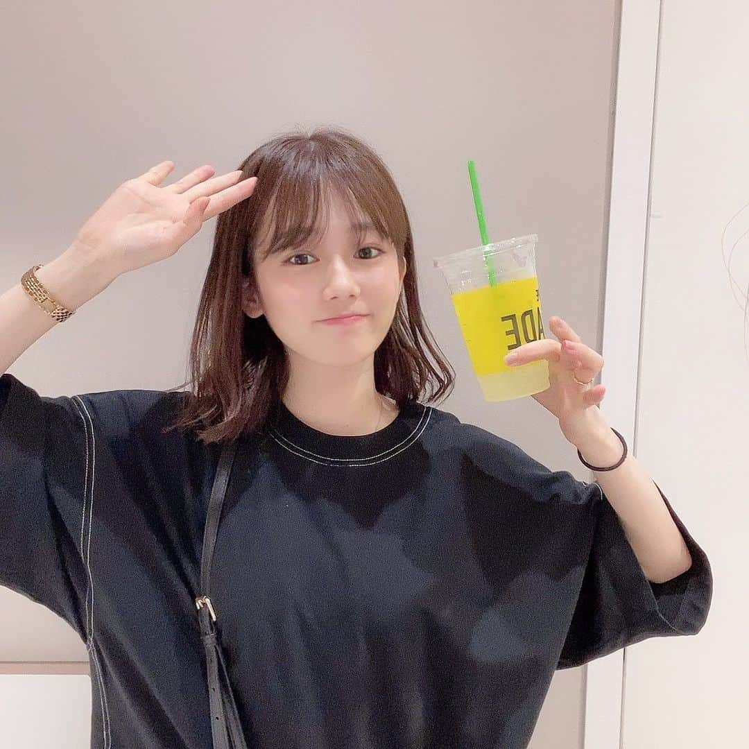 川口葵さんのインスタグラム写真 - (川口葵Instagram)「ピーチレモネード飲んだーー🍋🍑  撮った時以外マスクしてます😷」8月7日 21時38分 - kawaguchiaoi_1126