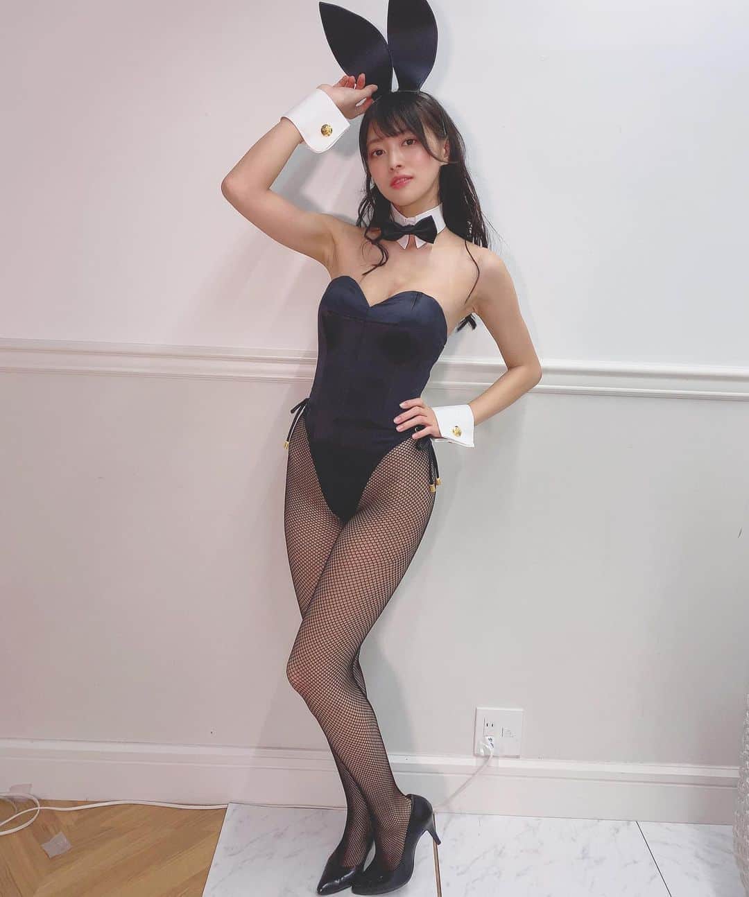 藤田いろはのインスタグラム：「﻿ 背の高いスタッフさんに撮ってもらったらいつもよりなんか小さく見えるw﻿ 多分このバニーの全身は載せてないよね🤔﻿ めちゃくちゃこの衣装気に入りすぎて、いつか色違い買うぞー！﻿ ちなみに私何色のバニー似合いそうー？﻿ ﻿ ﻿ ﻿ ﻿ ‪#藤田いろは#グラビア#gravure #japanesegirl #レースクイーン#tokyo  #l4l #aziangirl  #ビジョビ #뷰티스타그램 #cosplay #黒髪ロング#팔로우#소통해요#셀스타그램#モデル #model #그라비아 #모델 #日本的 #性感內衣 #sexy  #性感美女 #性感尤物 #バニーガール #バニー #脚フェチ #フェチ #コスプレイヤー #撮影会」