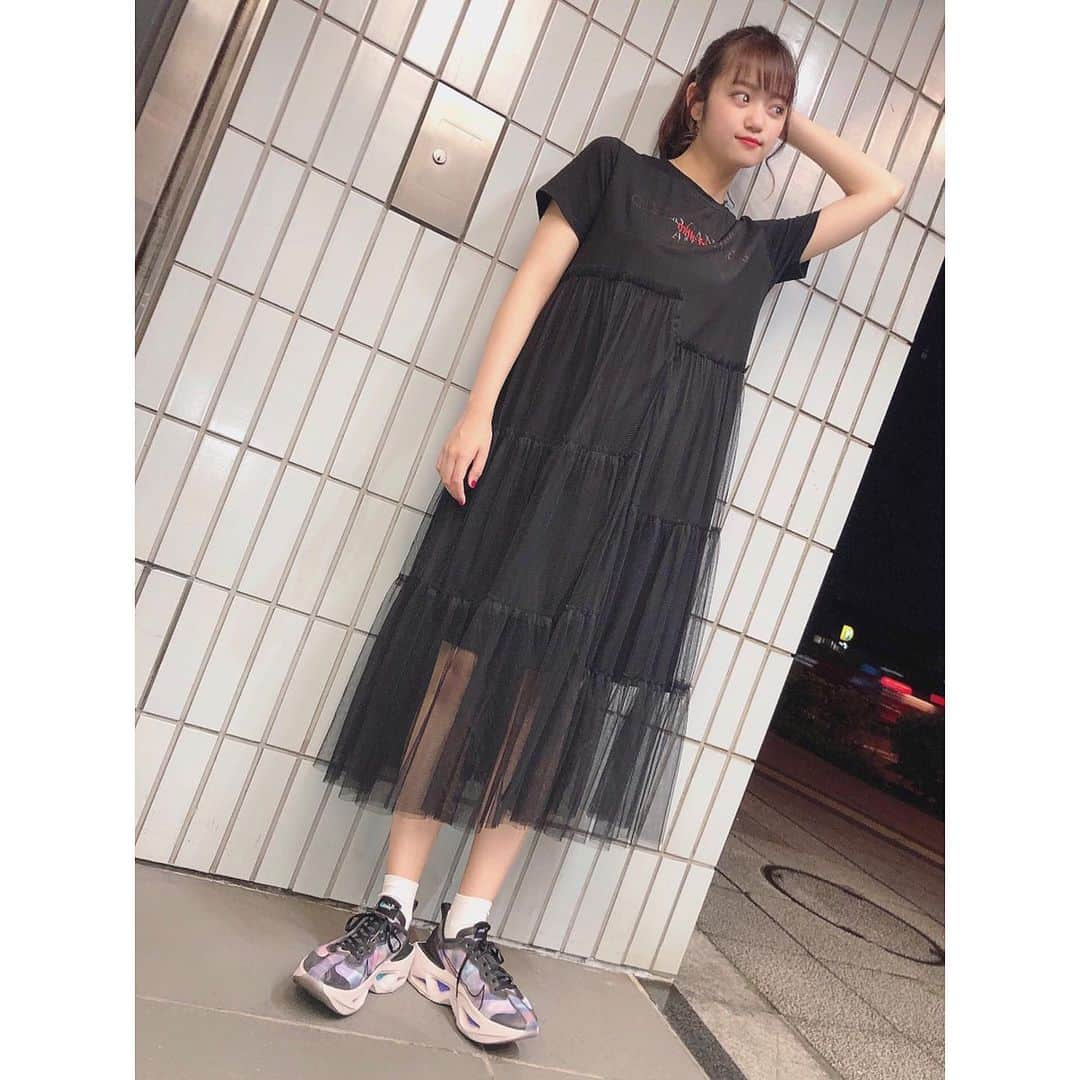 吉川茉優さんのインスタグラム写真 - (吉川茉優Instagram)「スニーカー👟💖 ＊ 昔は全然履かなかったけど 最近凄く好きです！ ＊ この靴はどんな服でも アクセントになってくれて 本当お気に入りです✨ ＊ もっと色々知りたいな！mayu.♡ ＊ ＊ ＊ #ナイキ #ナイキスニーカー #nike #スニーカー #スニーカー女子 #スニーカー女子 #sneakers #アトモス #アトモスピンク #atmos #atmospink #nikezoom #ビスタグラインド #ズームビスタグラインド #ワンピース #milkfed #ミルクフェド #fashion #idol #instalike #instagood #instafashion」8月7日 21時54分 - mayu_yoshikawa_uug2ki