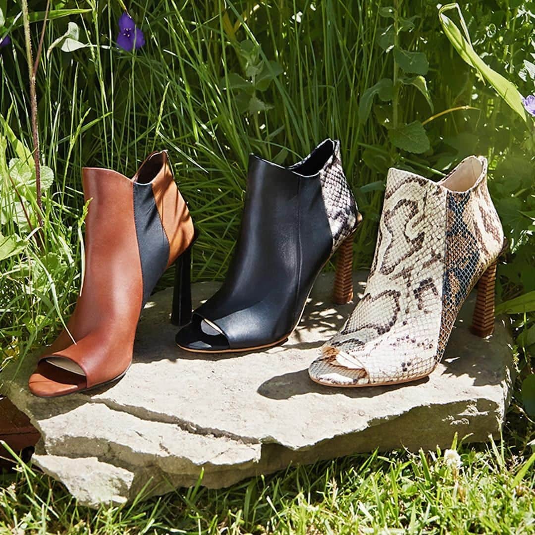 のインスタグラム：「Bevy of booties! Sleek, sexy styles to wear now and later. #vincecamuto #booties #fallpreview」
