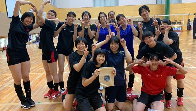 のインスタグラム：「吉田あゆみ🌻👒 20歳のお誕生日おめでとう‼︎ ・ ・ あゆみのお祝いの裏側☝🏻笑 作戦を立てていたが、、、、 あゆみがなぜか居ない？！ と言うハプニング🙊 #あゆちゃんさすがです #性格は正反対な私達🤝 #仲良くしよう #20歳おめでとう #ほぼ1年違う😂」