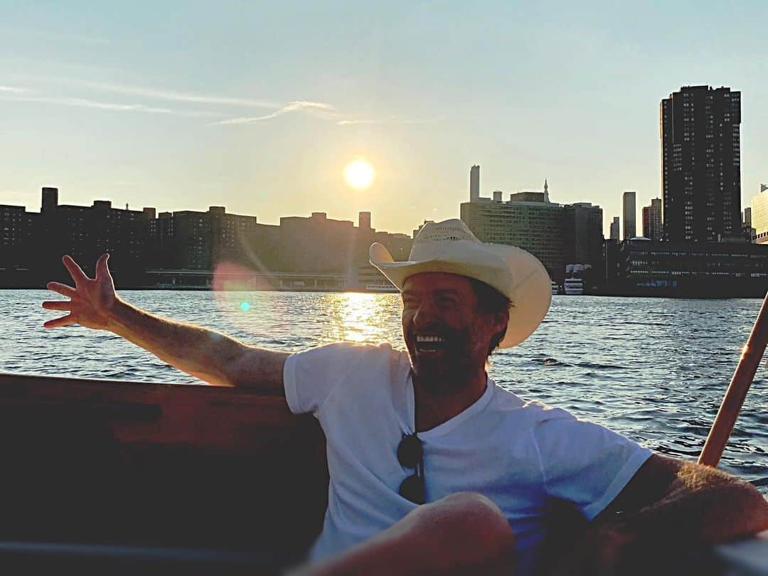 ヒュー・ジャックマンさんのインスタグラム写真 - (ヒュー・ジャックマンInstagram)「🌇」8月7日 22時00分 - thehughjackman