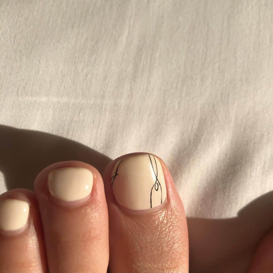 横山紗弓さんのインスタグラム写真 - (横山紗弓Instagram)「ㅤㅤ お気に入りfoot nail🦶♡ サンダルとの相性が抜群なのよ #crescent #nail #ネイル #ジェルネイル #フットネイル #夏ネイル #ニュアンスネイル #福岡ネイル #福岡ネイルサロン」8月7日 22時17分 - 1129sym