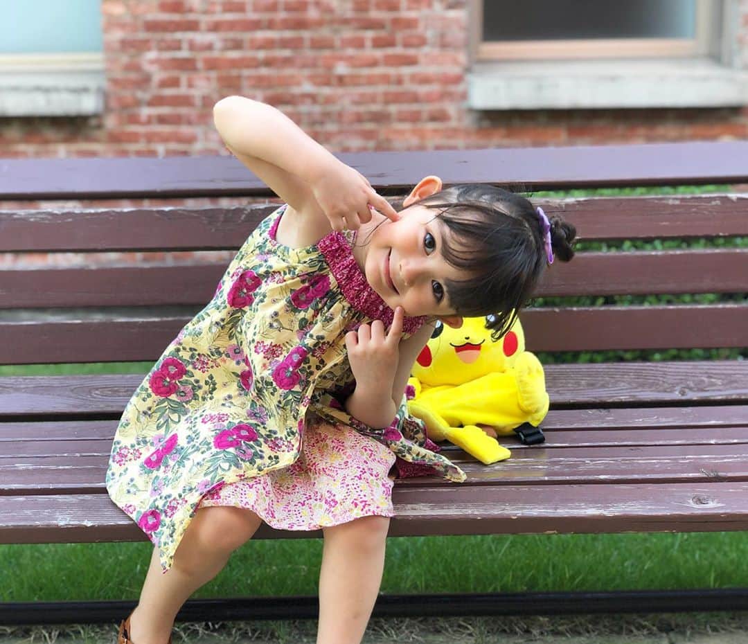 舟橋菜々さんのインスタグラム写真 - (舟橋菜々Instagram)「載せ忘れニッコリ瑠花るか丸🌻🌞 最近は何処に行くにもピカチュウリュックと一緒なのですが、当然途中で暑くなり「ハイ、ママにあげる☝🏻」と結局私の荷物になるパターンです🙄 Here is a little Pokémon master Ruka and her buddy Pikachu! #pokemon#pikachu#backpack#dress#kid#cute#love#happy#smile#ポケモン#ピカチュウ#リュック#バックパック#子供服#ワンピース#育児#子育て#ベビフル#ママリ」8月7日 22時29分 - wombatnana