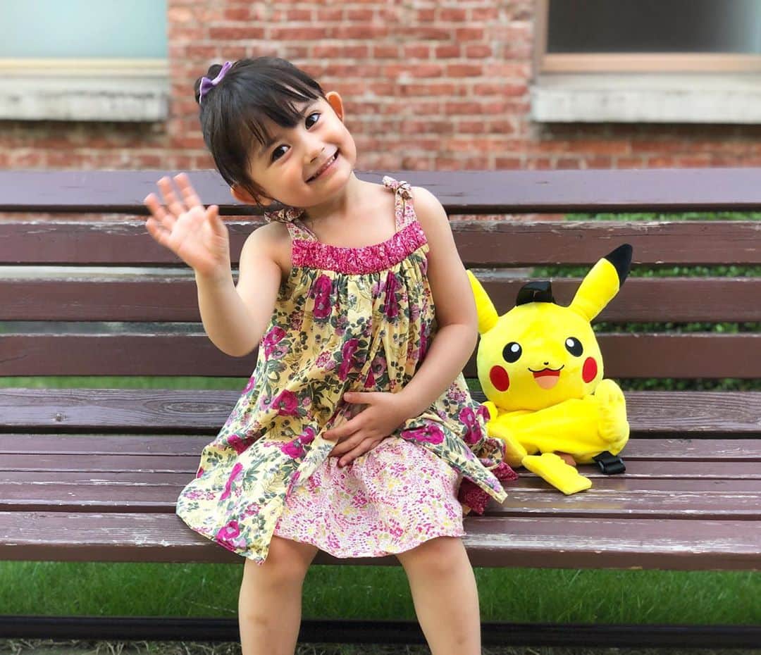 舟橋菜々さんのインスタグラム写真 - (舟橋菜々Instagram)「載せ忘れニッコリ瑠花るか丸🌻🌞 最近は何処に行くにもピカチュウリュックと一緒なのですが、当然途中で暑くなり「ハイ、ママにあげる☝🏻」と結局私の荷物になるパターンです🙄 Here is a little Pokémon master Ruka and her buddy Pikachu! #pokemon#pikachu#backpack#dress#kid#cute#love#happy#smile#ポケモン#ピカチュウ#リュック#バックパック#子供服#ワンピース#育児#子育て#ベビフル#ママリ」8月7日 22時29分 - wombatnana