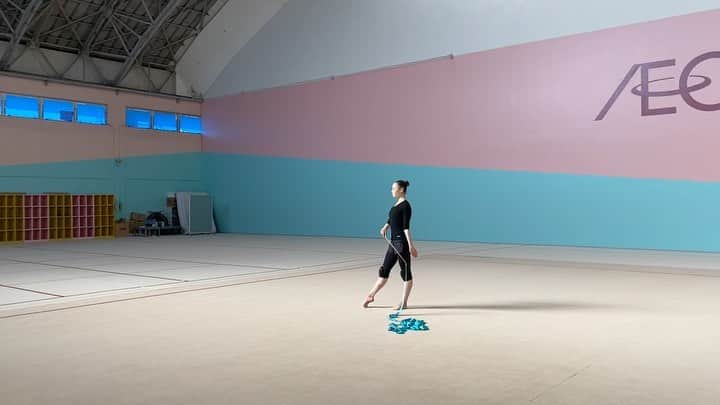 皆川夏穂のインスタグラム：「8月7日、本当であれば、東京オリンピックの新体操個人の試合でした。﻿ ﻿ そう考えると全く実感がないけれど、リオからの4年間はあっという間だったなと感じています。﻿ ﻿ 今世界中が大変な状況の中、私は自分の好きな新体操を続けることが出来ています！﻿ それだけでも本当に感謝の気持ちで一杯です🍀﻿ ﻿ 今でも東京オリンピックに出たいという気持ちは変わらないですが、世界中の人々の健康が1番大事なので、どのような形になっても自分は今出来ることに毎日全力で取り組み、沢山の事に挑戦をしながら来年に向けて練習に励んでいきたいと思います☺️﻿ ﻿ ﻿ ﻿ #rhythmicgymnastics ﻿ #新体操 ﻿ #tokyo2021  #myway」