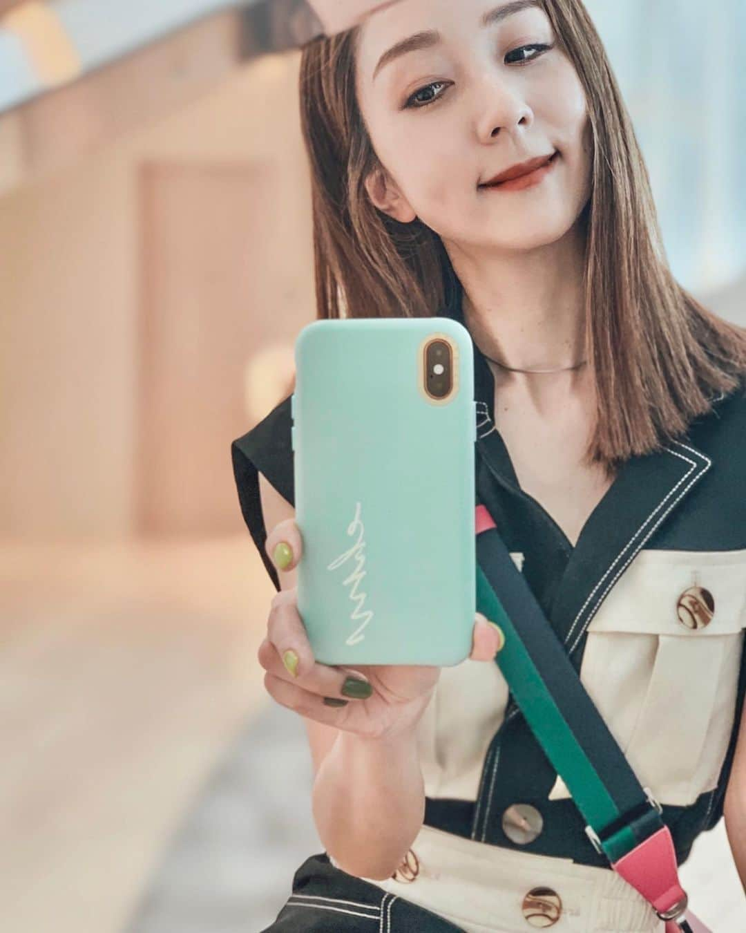 神林真里さんのインスタグラム写真 - (神林真里Instagram)「新しいiPhoneケースは @CASETiFY 🤳💚﻿ レザーケースに名前や好きなワードを入れられて、フォントや配置もカスタムできるよ✌️✌️﻿ ﻿ ﻿ ﻿ ﻿ ﻿ #CASETiFY #StateYourCase #iPhonecase #iPhoneXS #smartphonecase #customize #selfie #iPhoneケース #スマホケース #カスタマイズ #セルフィー #おしゃれ #可愛い #プレゼント #イニシャル」8月7日 22時27分 - maripo_jp